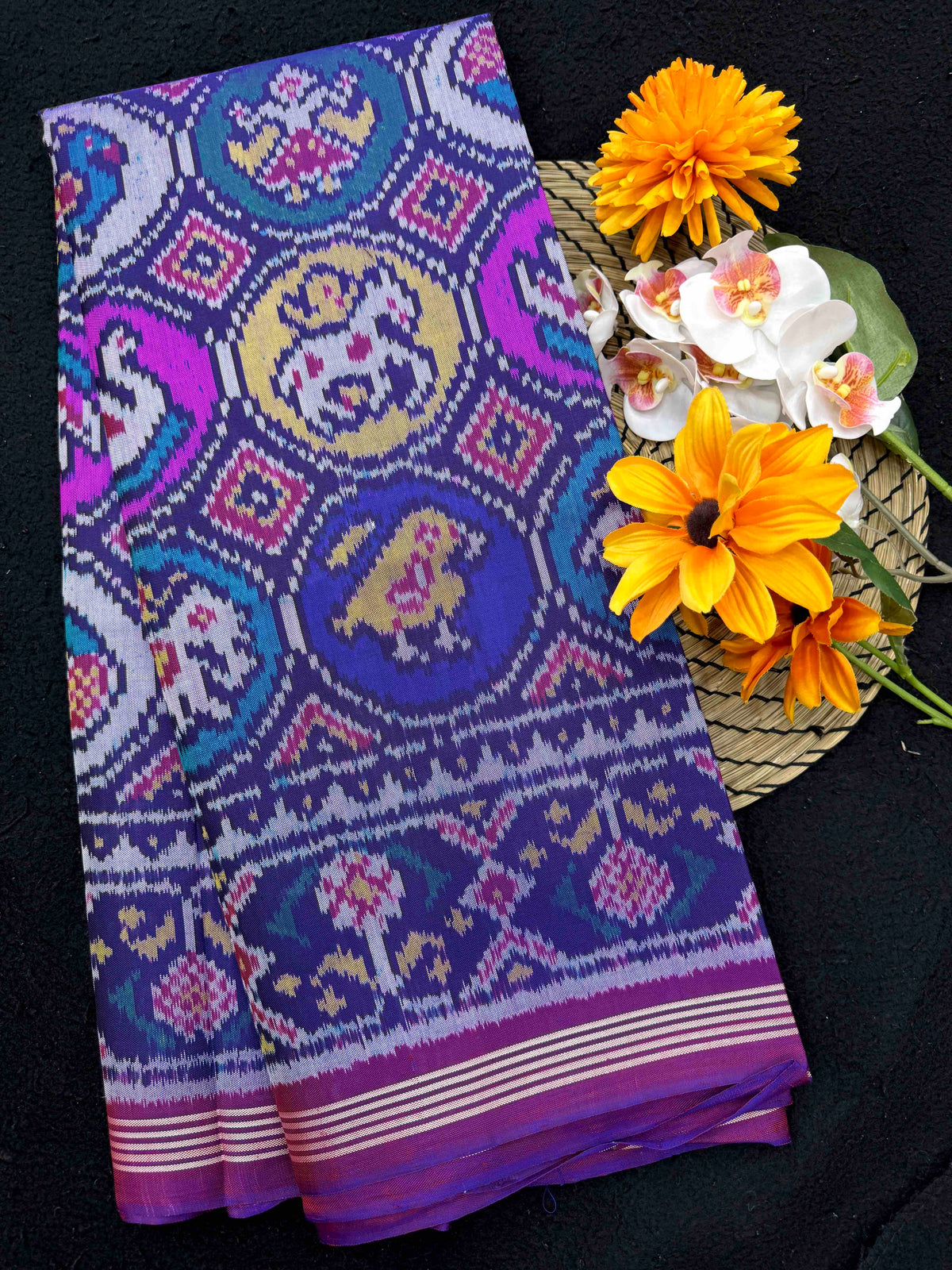 Purple & Multicolor Small Circle Narikunj Single Ikat Patan Patola Saree