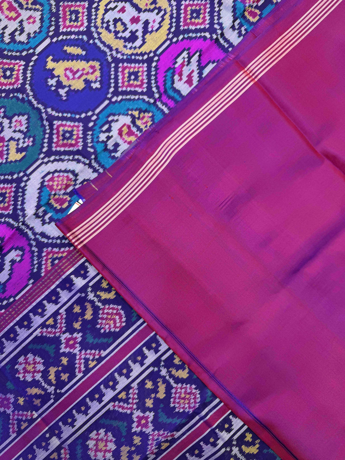 Purple & Multicolor Small Circle Narikunj Single Ikat Patan Patola Saree