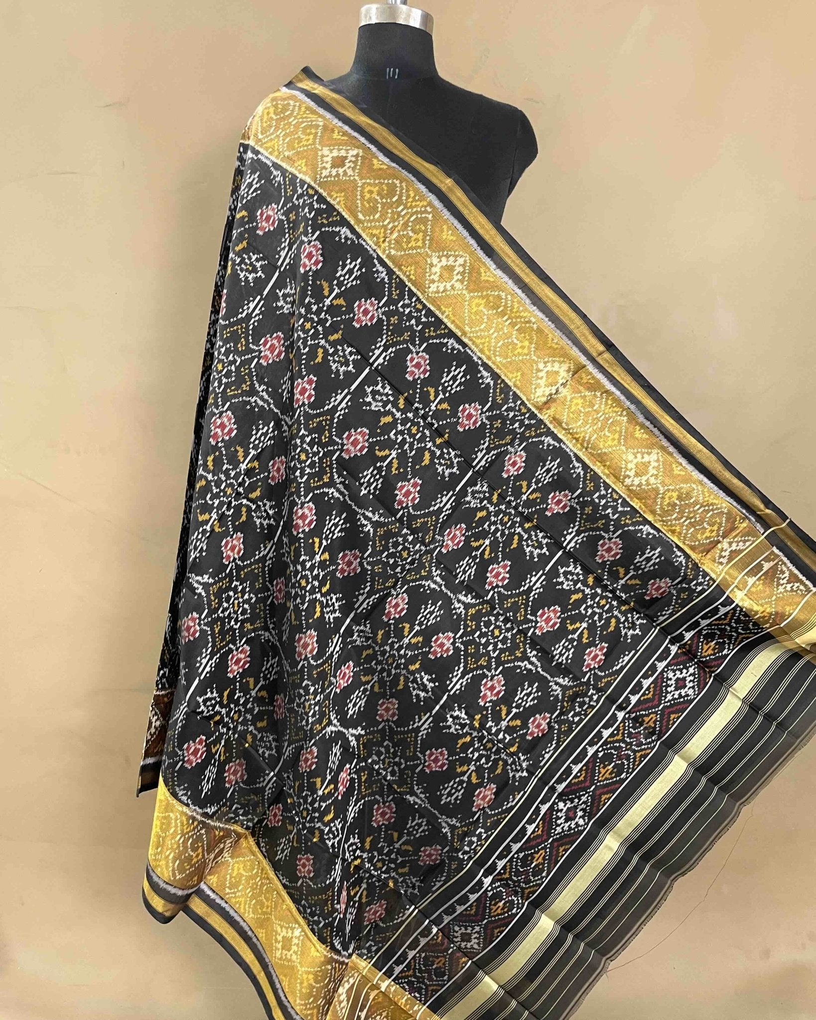 Black Chhabdi Patola Dupatta - SindhoiPatolaArt