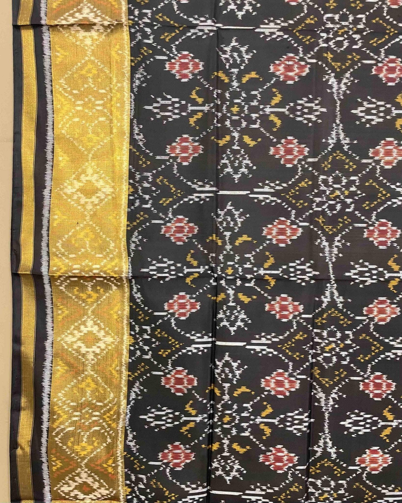 Black Chhabdi Patola Dupatta - SindhoiPatolaArt