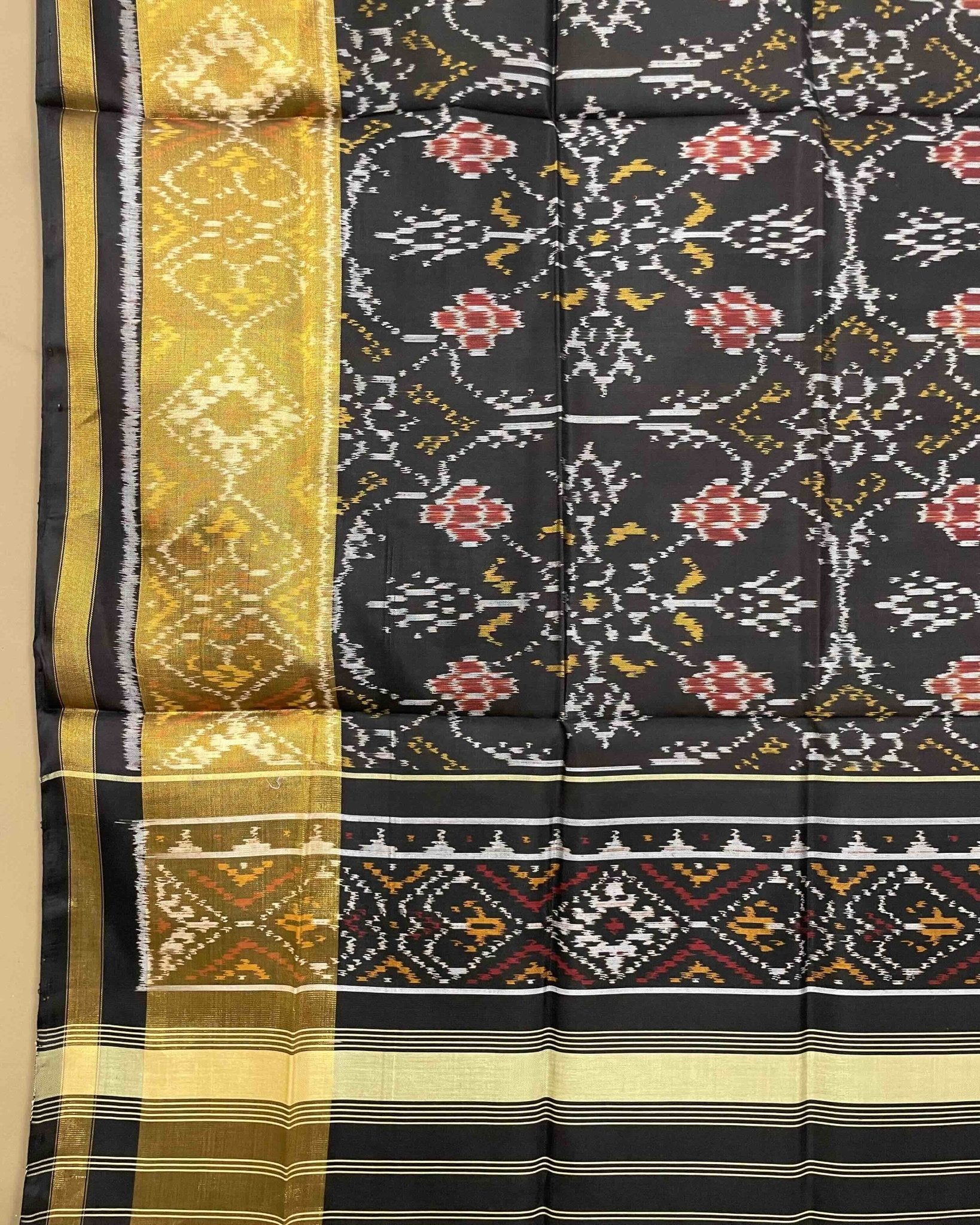 Black Chhabdi Patola Dupatta - SindhoiPatolaArt