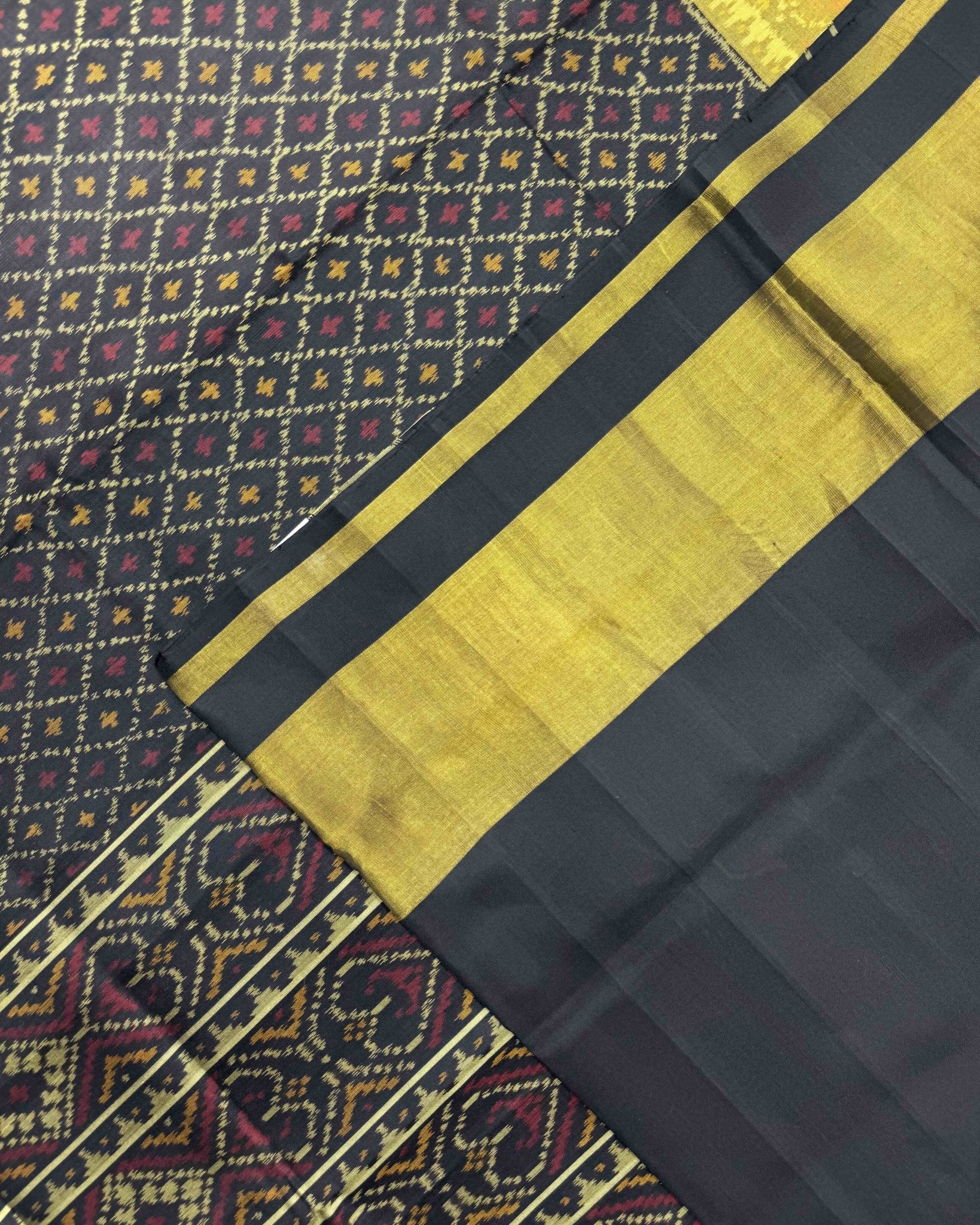 Black Dariya Bhatt Patola Saree - SindhoiPatolaArt