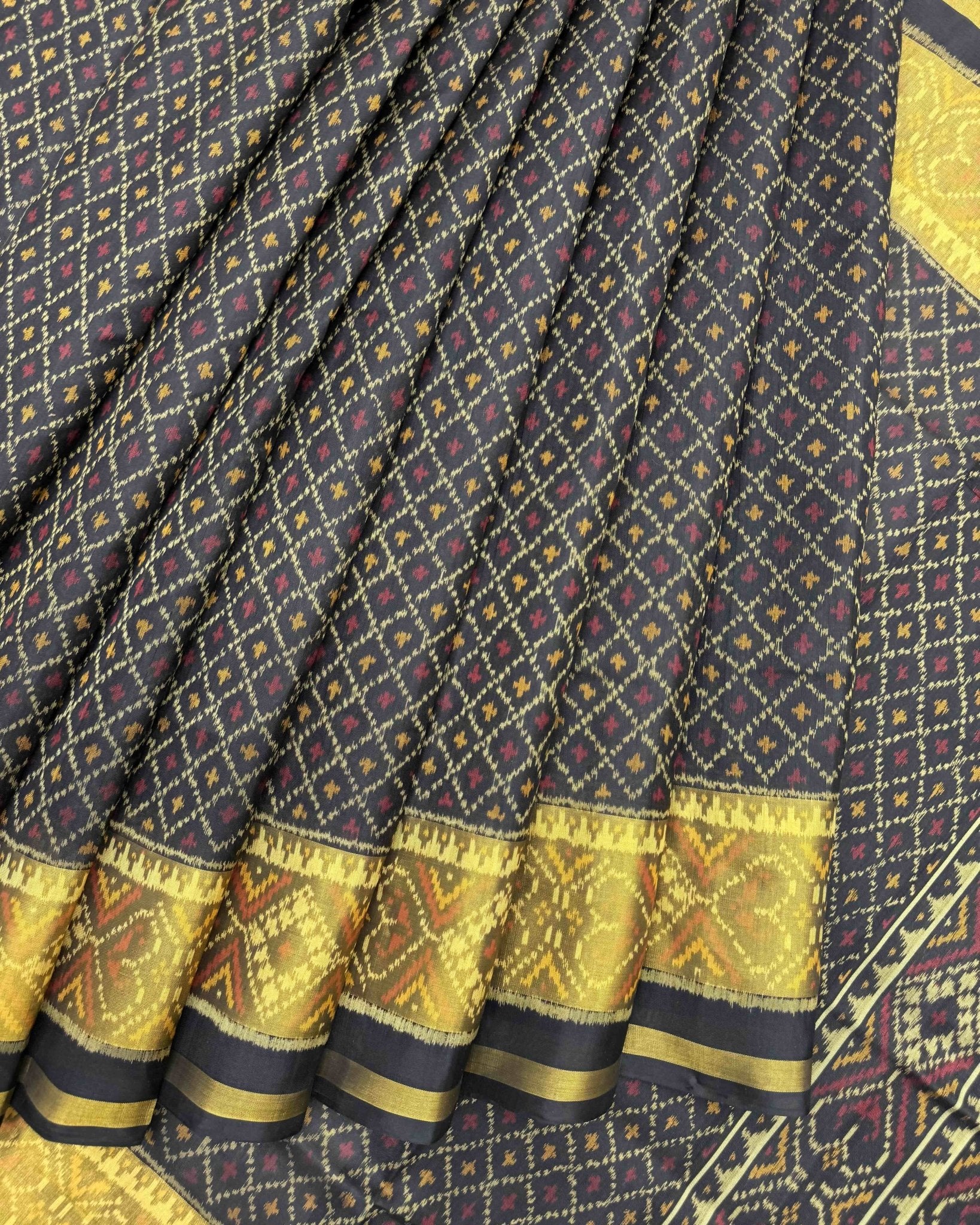 Black Dariya Bhatt Patola Saree - SindhoiPatolaArt