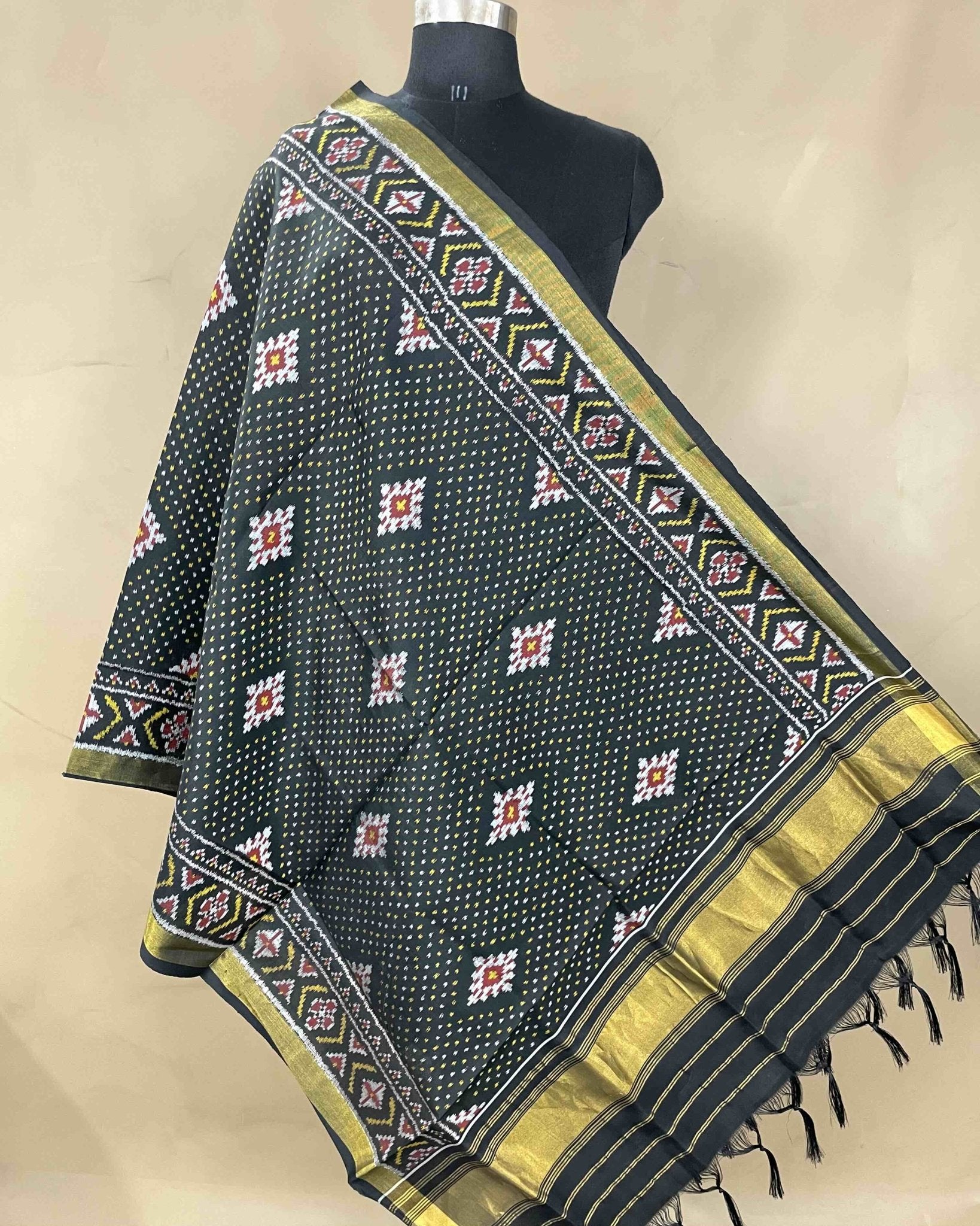 Black Doted Panchanda Patola Dupatta - SindhoiPatolaArt
