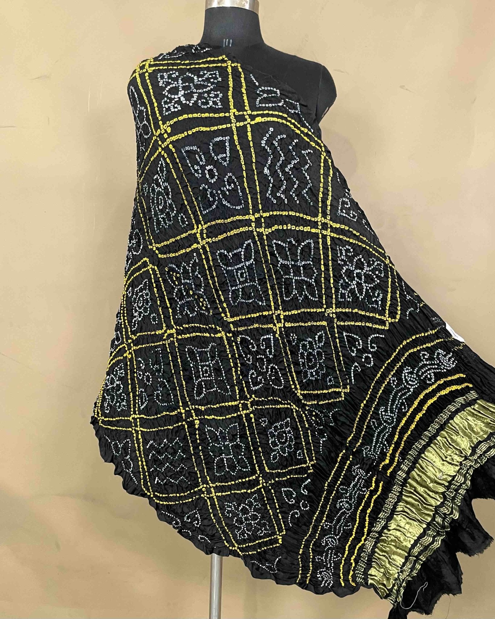 Black Gajji Bandhani Dupatta - SindhoiPatolaArt