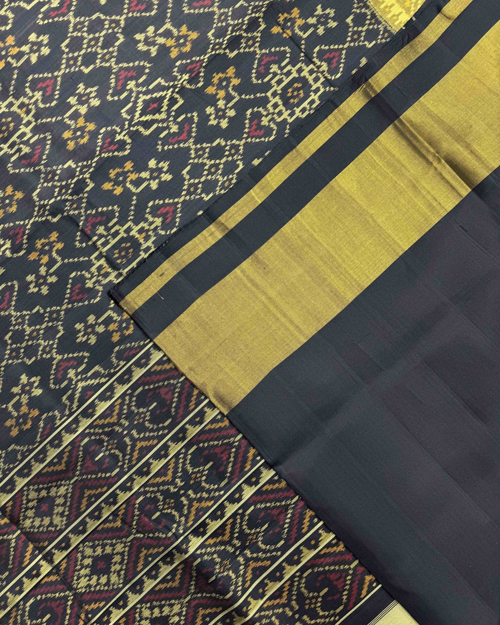 Black Manekchowk Navratan Patola Saree - SindhoiPatolaArt
