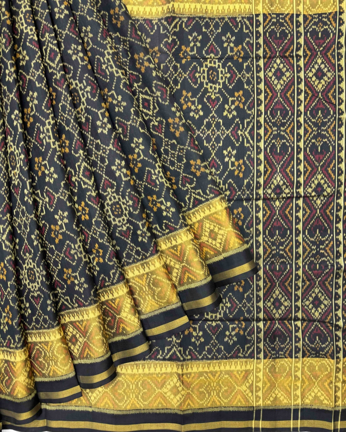 Black Manekchowk Navratan Patola Saree - SindhoiPatolaArt