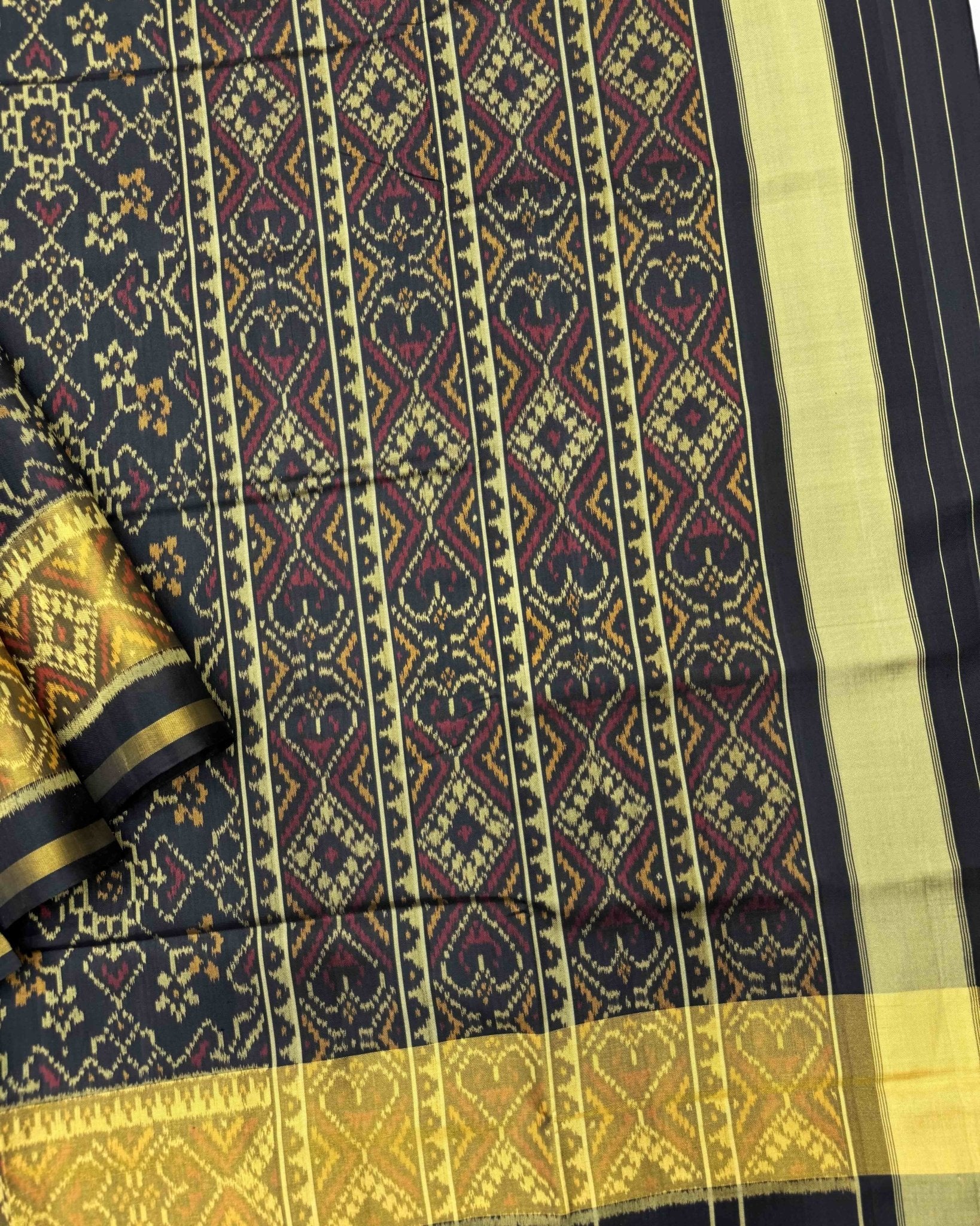 Black Manekchowk Navratan Patola Saree - SindhoiPatolaArt