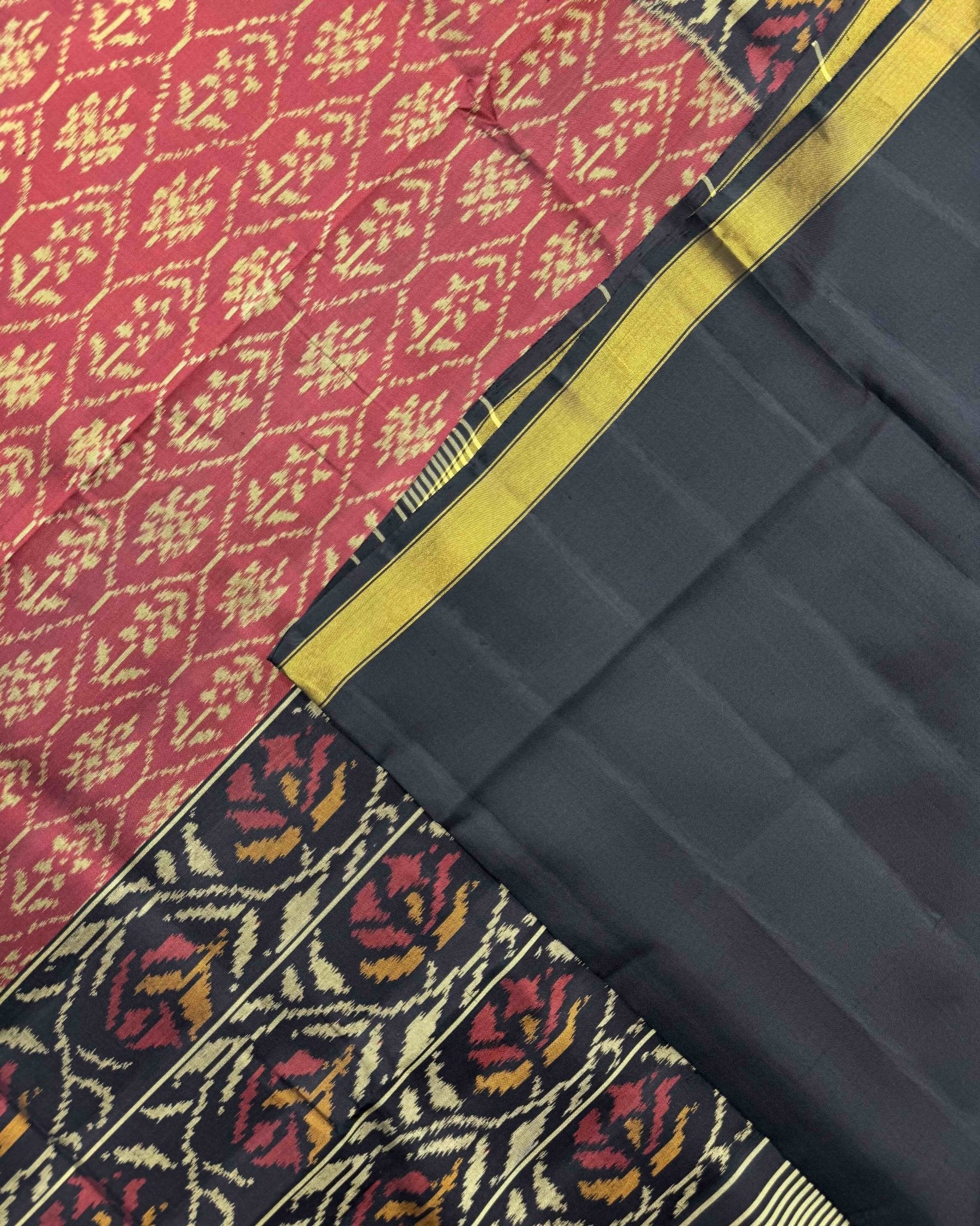 Black & Red Daram Bhatt Patola Saree - SindhoiPatolaArt