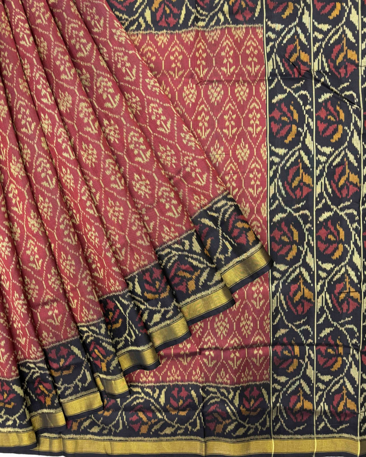 Black & Red Daram Bhatt Patola Saree - SindhoiPatolaArt