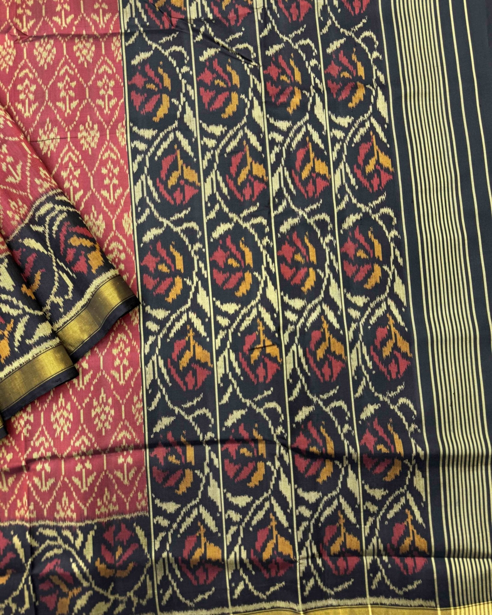 Black & Red Daram Bhatt Patola Saree - SindhoiPatolaArt