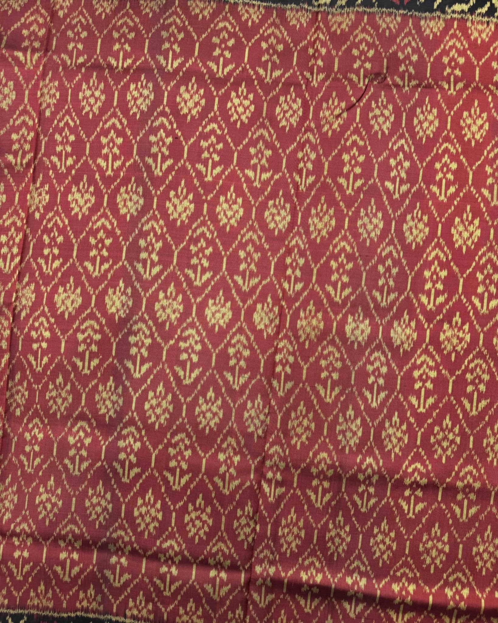 Black & Red Daram Bhatt Patola Saree - SindhoiPatolaArt
