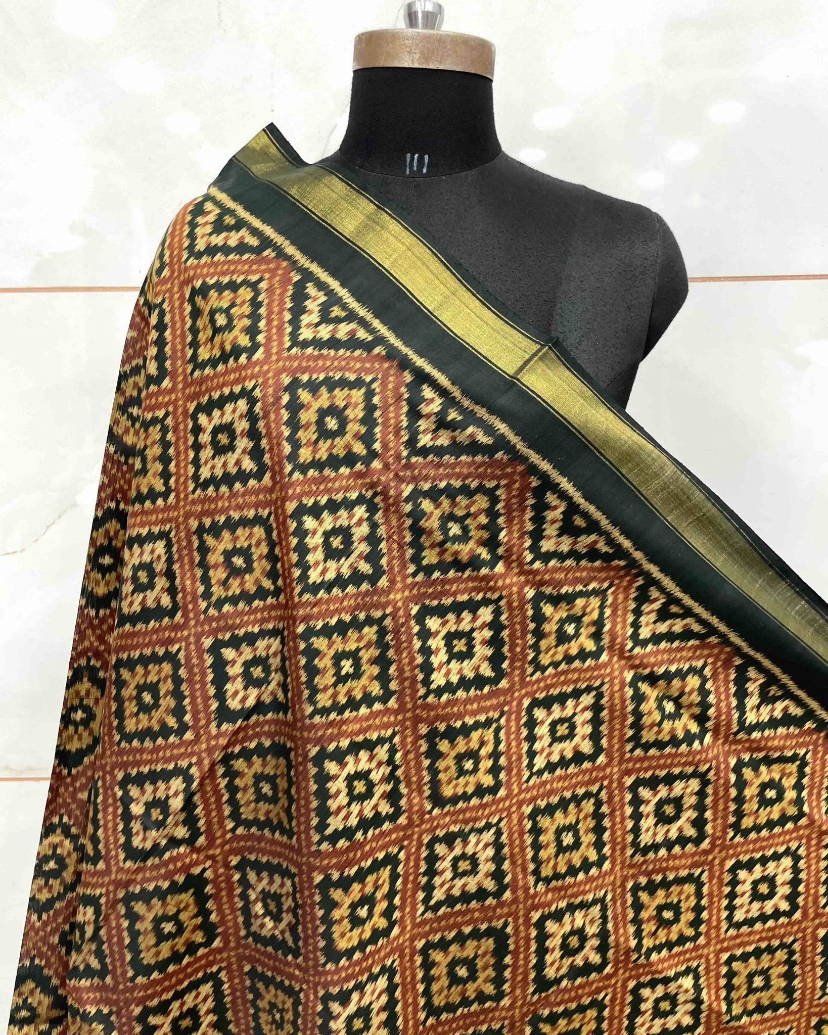 Black & Red Panchanda Patola Dupatta - SindhoiPatolaArt