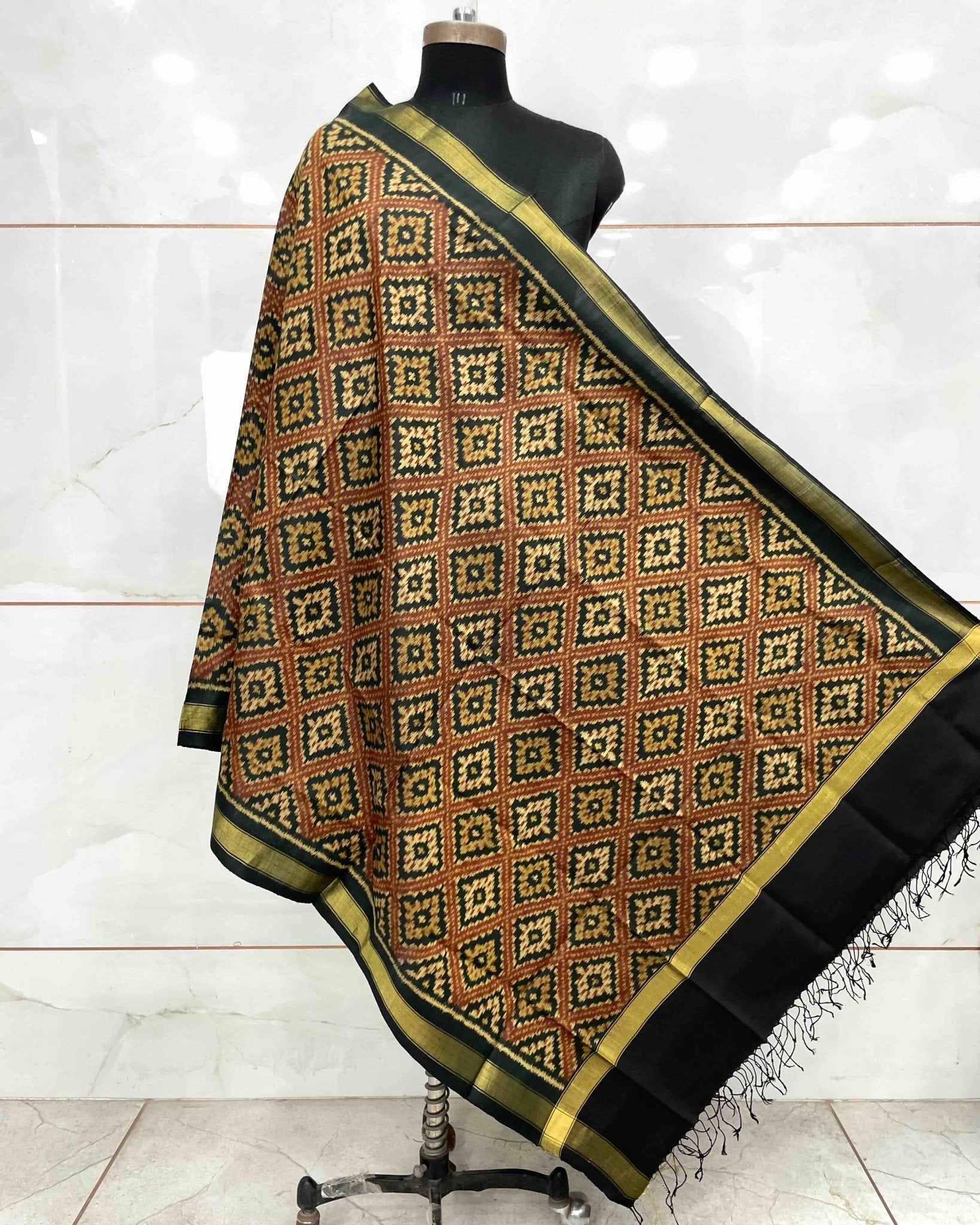 Black & Red Panchanda Patola Dupatta - SindhoiPatolaArt