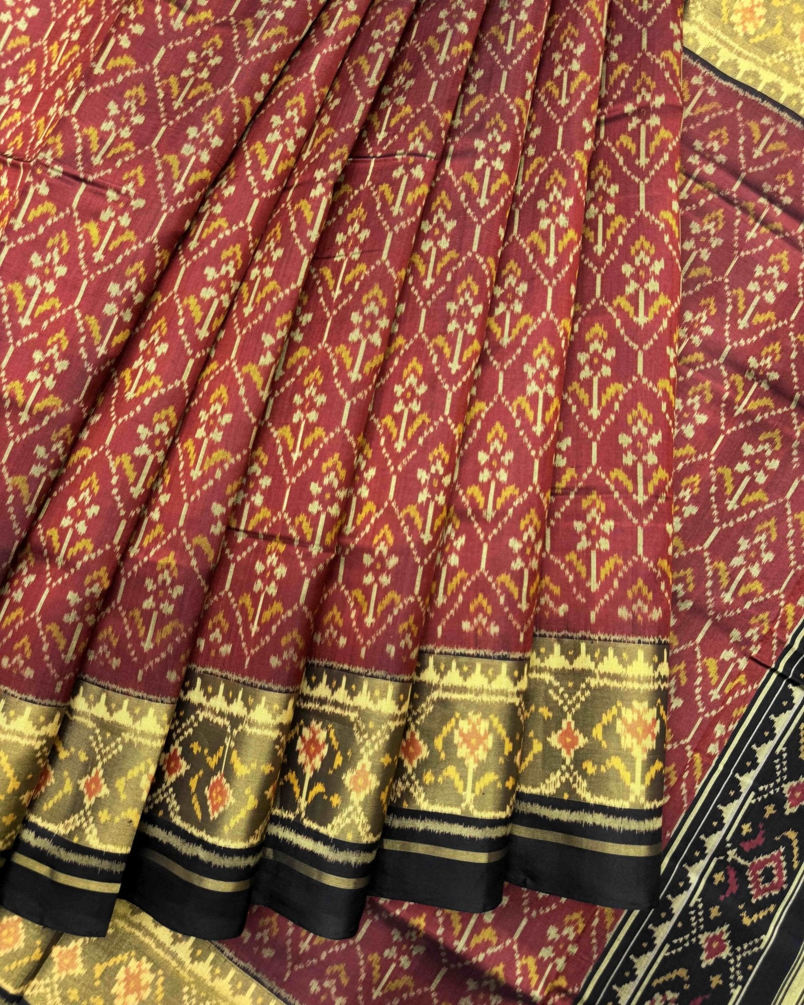Black & Rust Red Flower Patola Saree - SindhoiPatolaArt