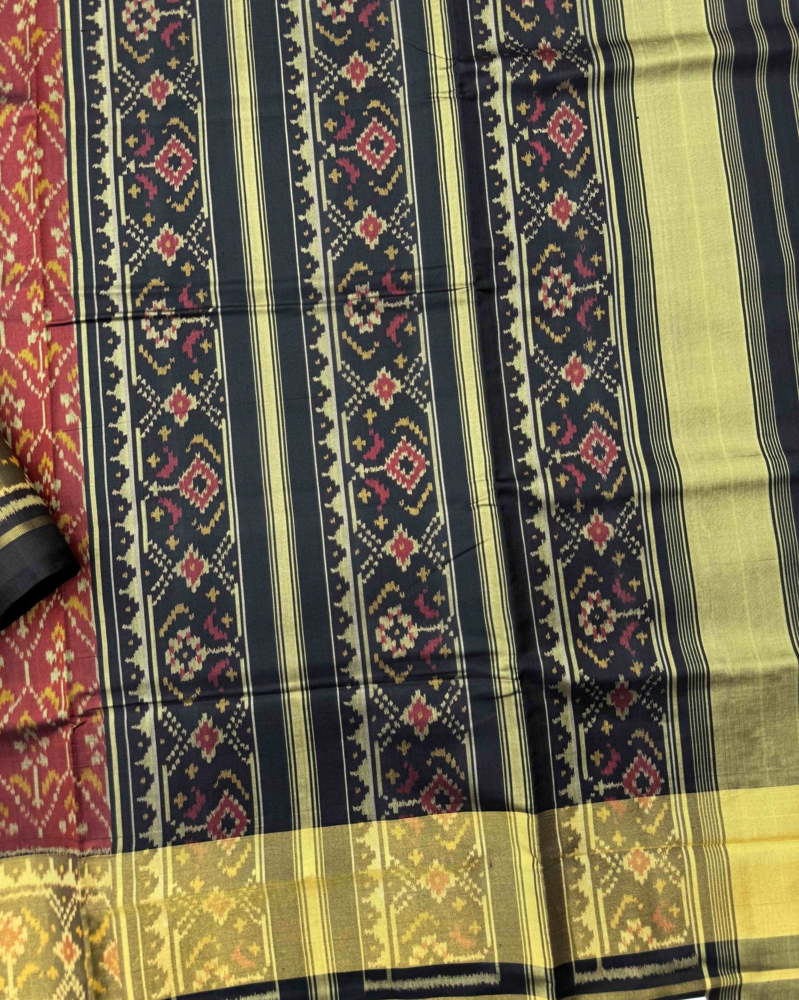 Black & Rust Red Flower Patola Saree - SindhoiPatolaArt