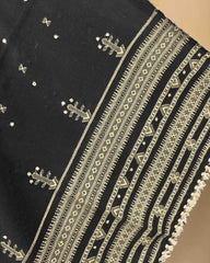 Black with Off White Pallu Zad Butti Mirror Kutchi Woolen Shawl - SindhoiPatolaArt