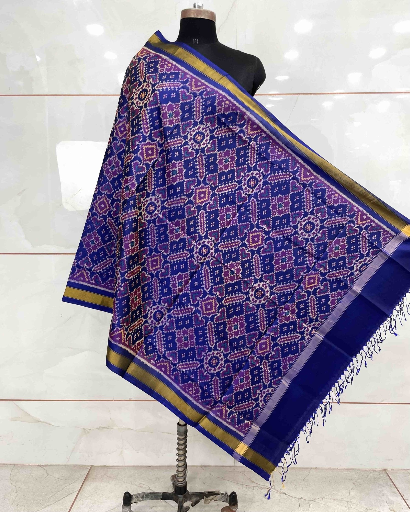 Blue Manekchowk Patola Dupatta - SindhoiPatolaArt
