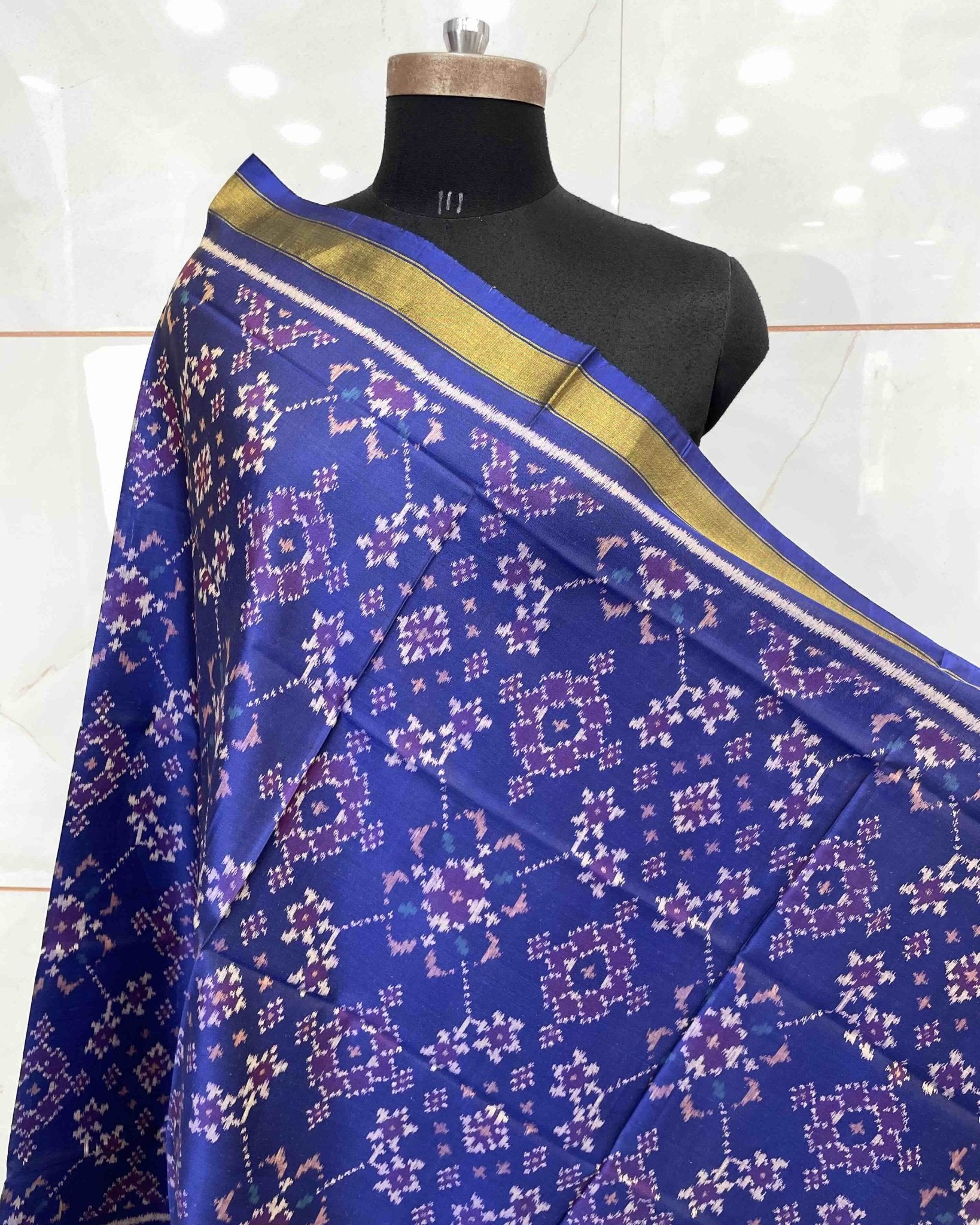 Blue Navratan Patola Dupatta - SindhoiPatolaArt
