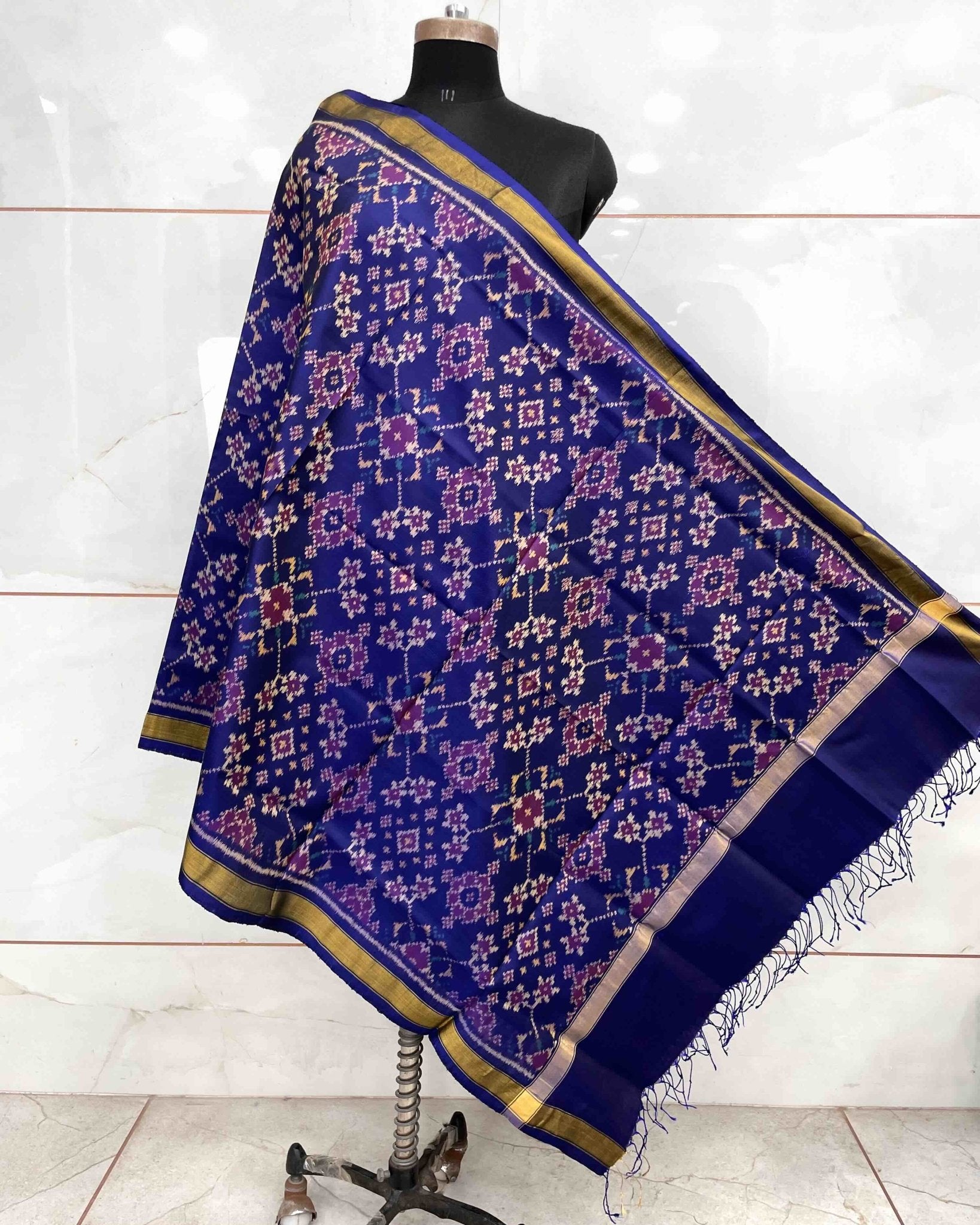 Blue Navratan Patola Dupatta - SindhoiPatolaArt