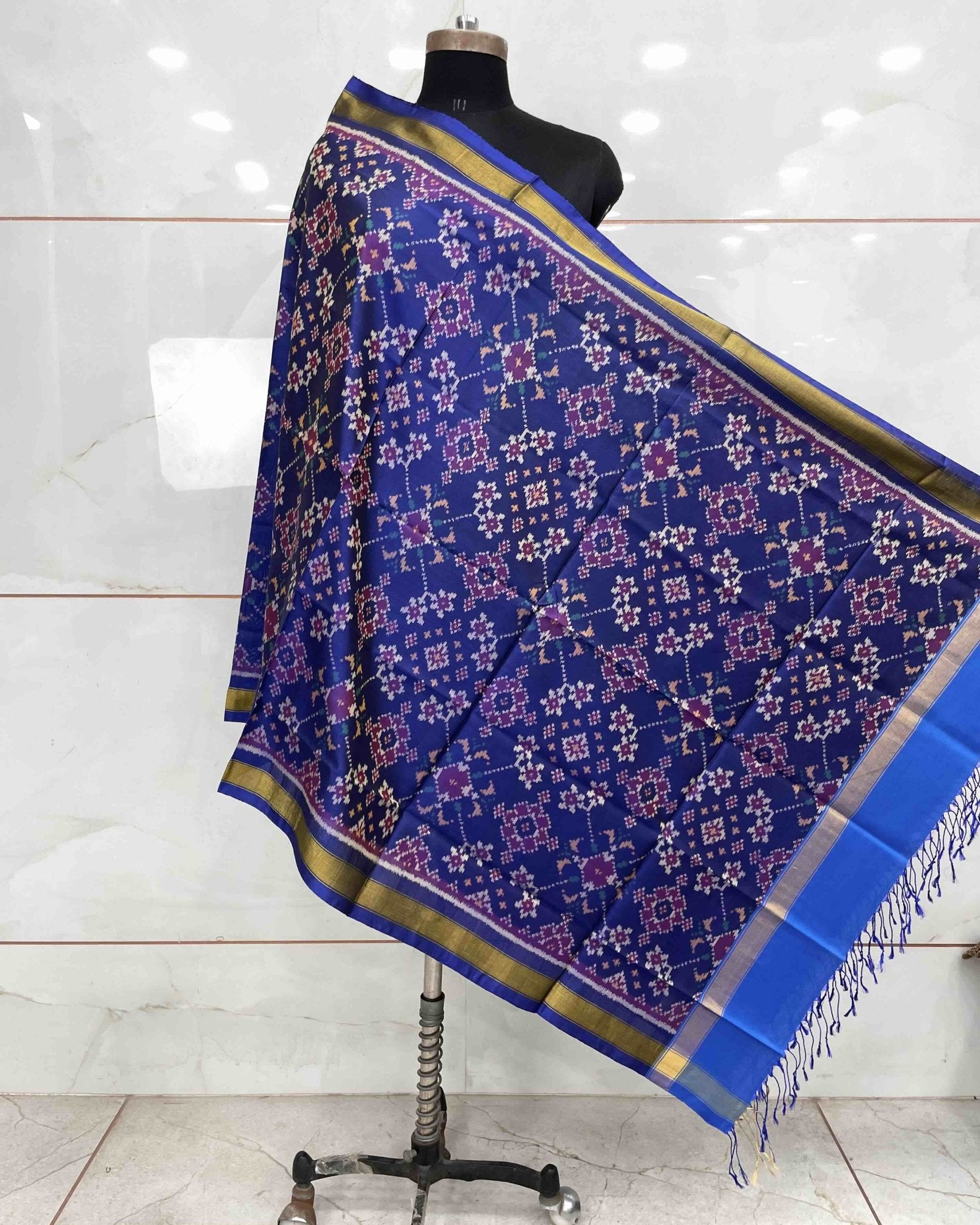 Blue Navratan Patola Dupatta - SindhoiPatolaArt