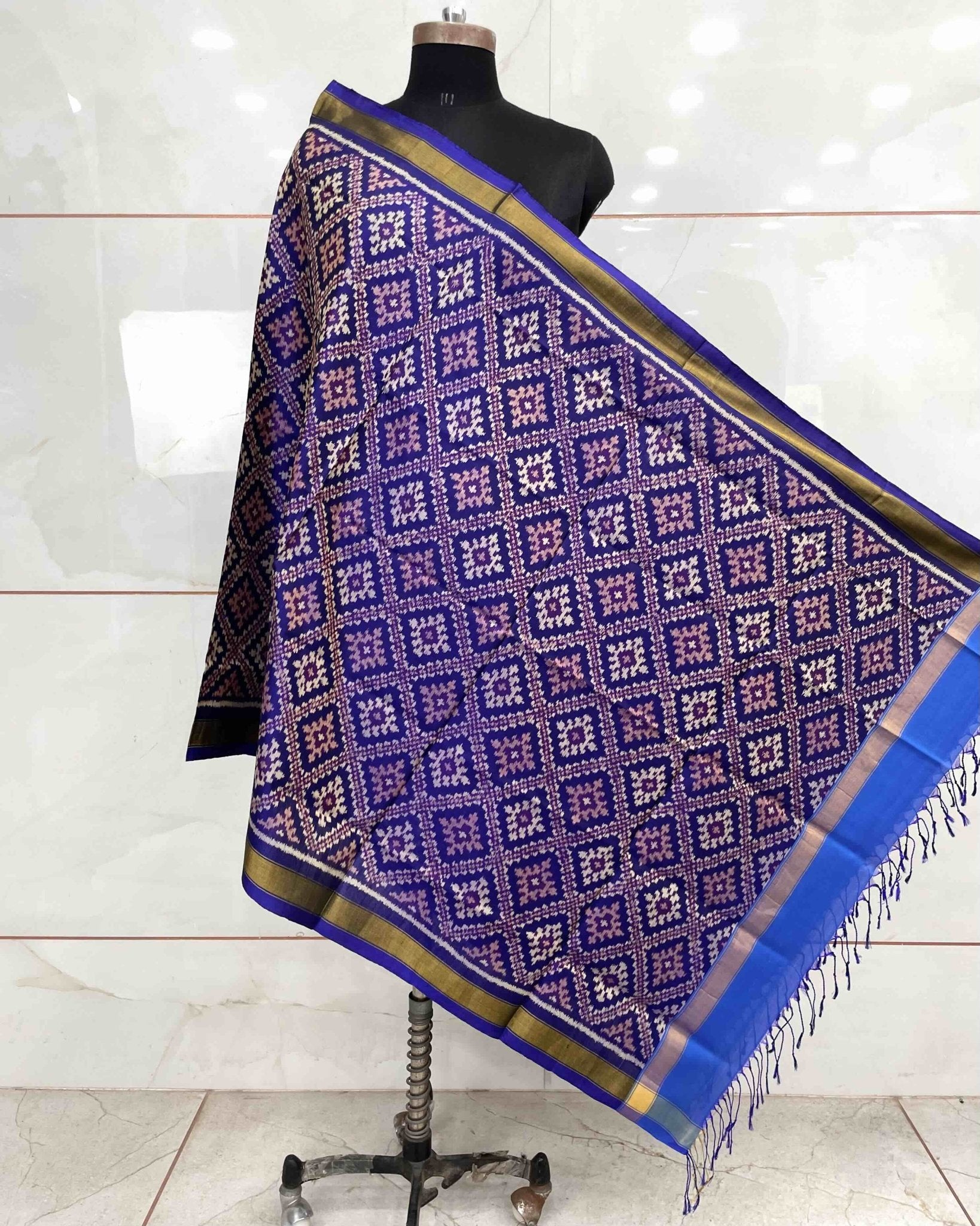 Blue Panchanda Patola Dupatta - SindhoiPatolaArt