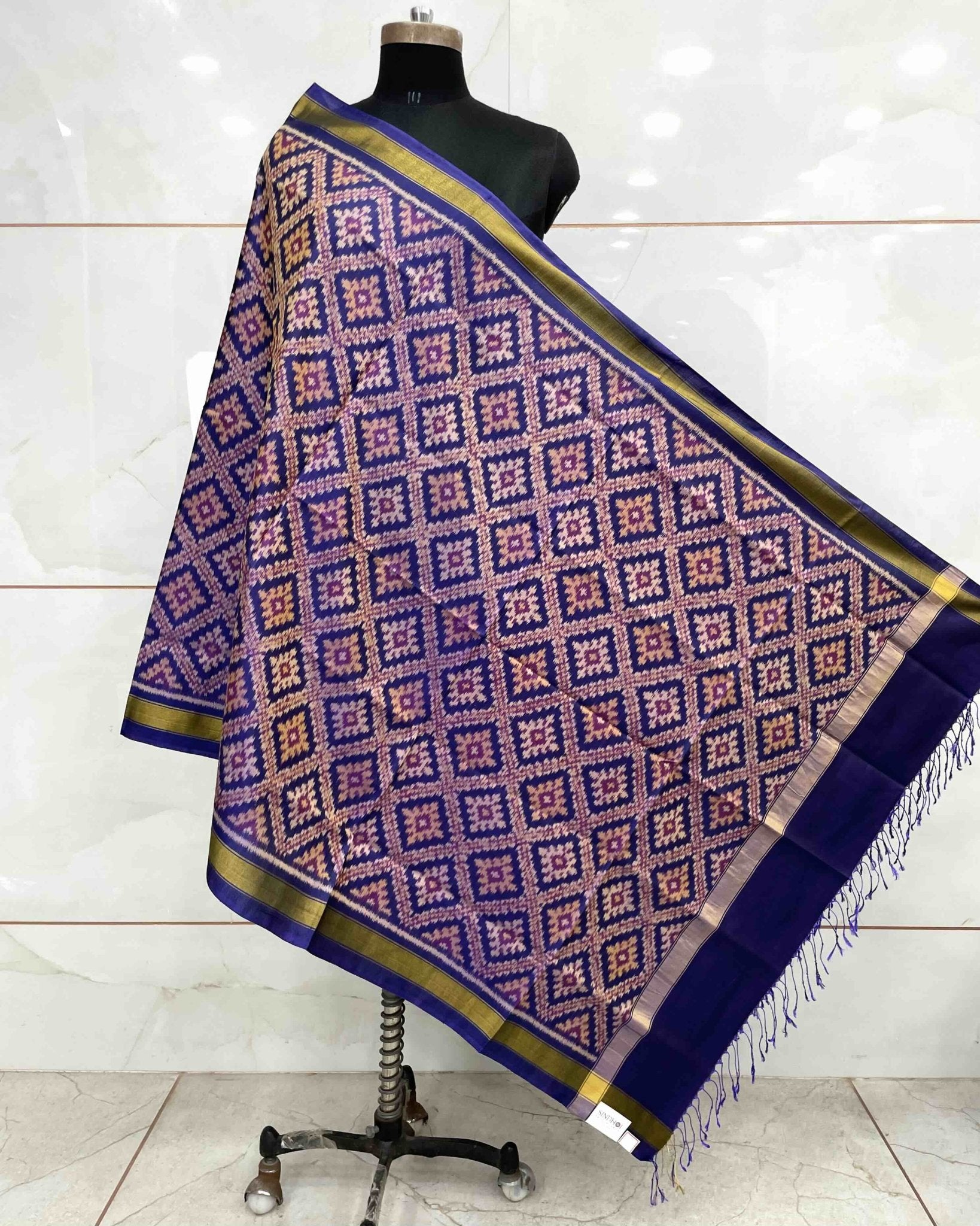 Blue Panchanda Patola Dupatta - SindhoiPatolaArt