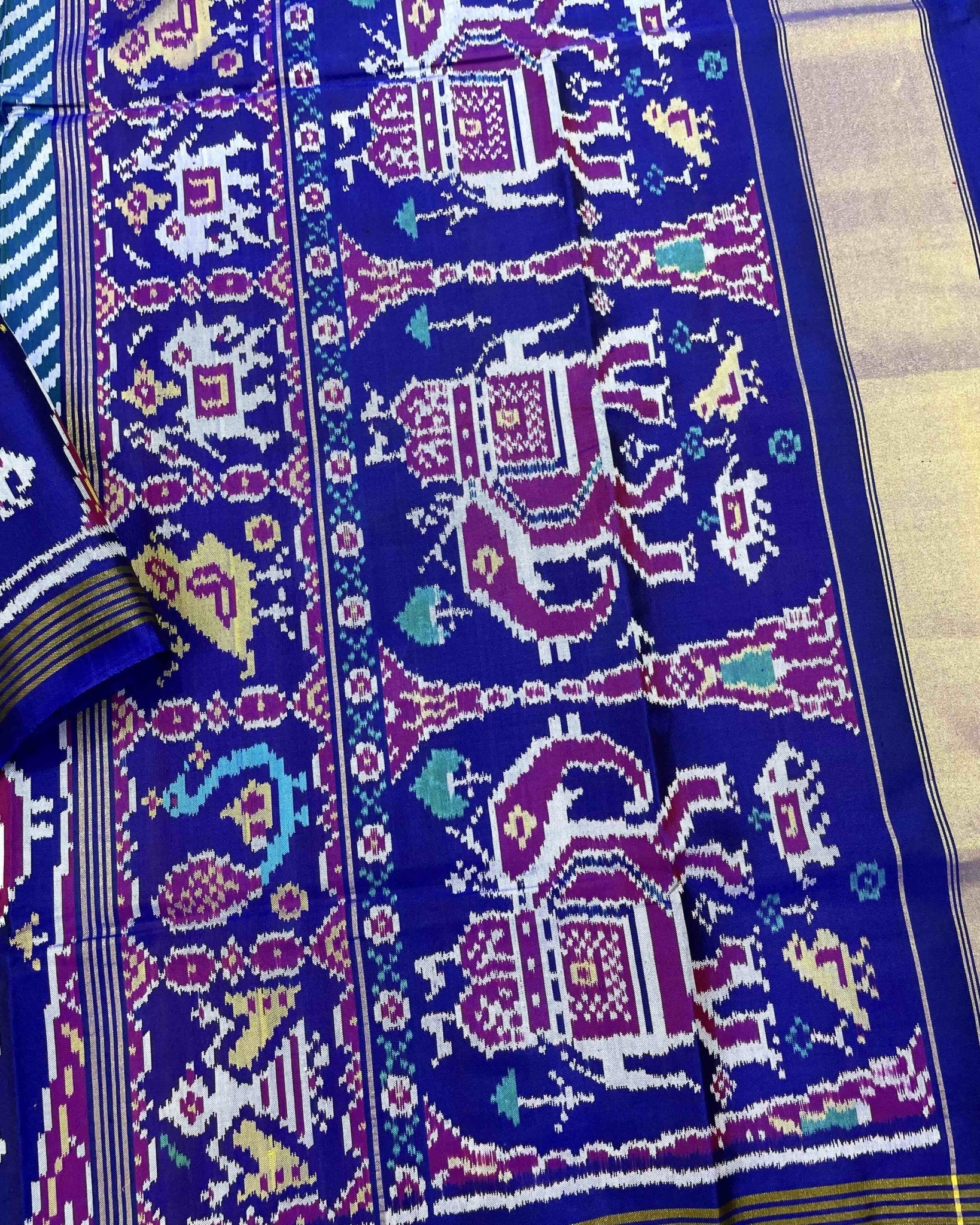 Blue & Turquoise Lining in White with Elephant Scut Border Patola Saree - SindhoiPatolaArt