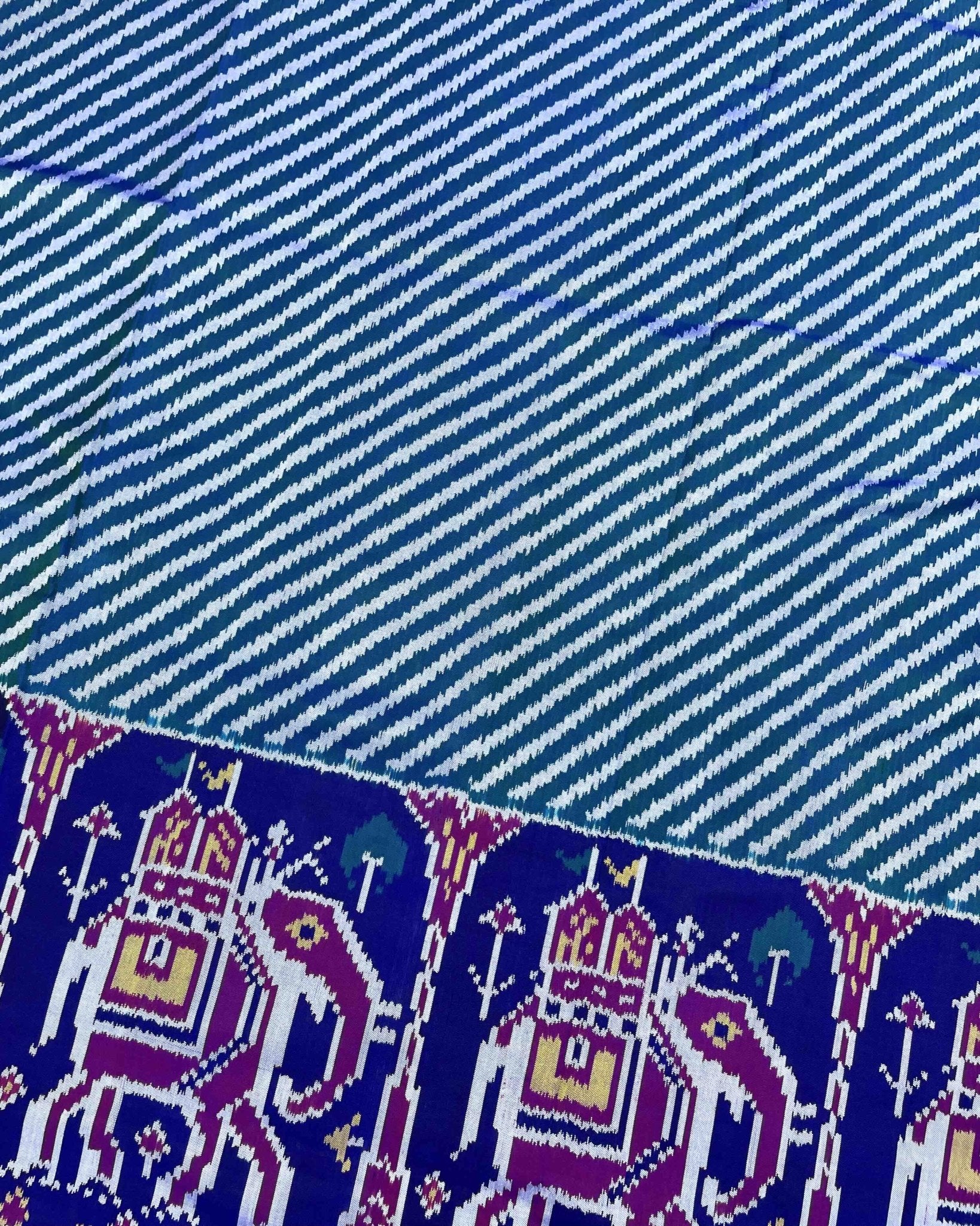 Blue & Turquoise Lining in White with Elephant Scut Border Patola Saree - SindhoiPatolaArt