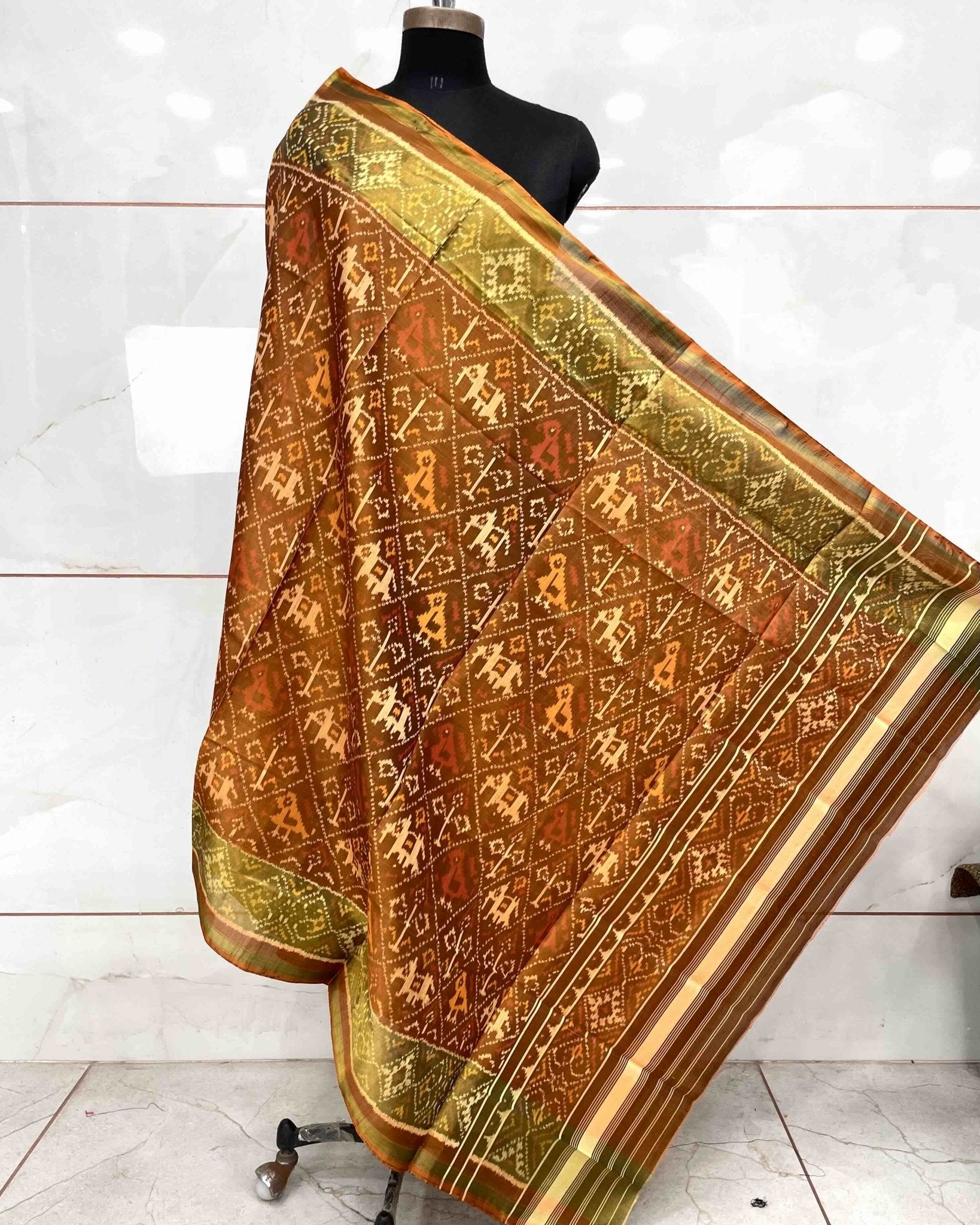 Copper Narikunj Patola Dupatta - SindhoiPatolaArt