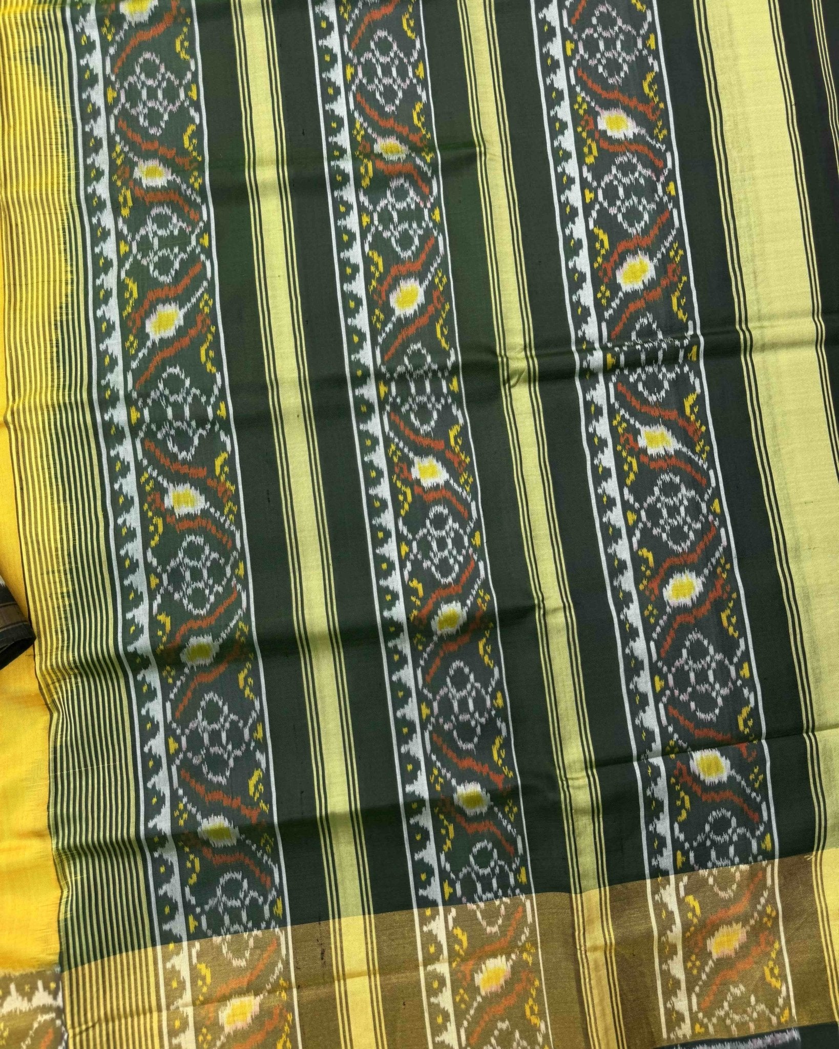 Dark Green & Lemon Yellow Plain Patola Saree - SindhoiPatolaArt