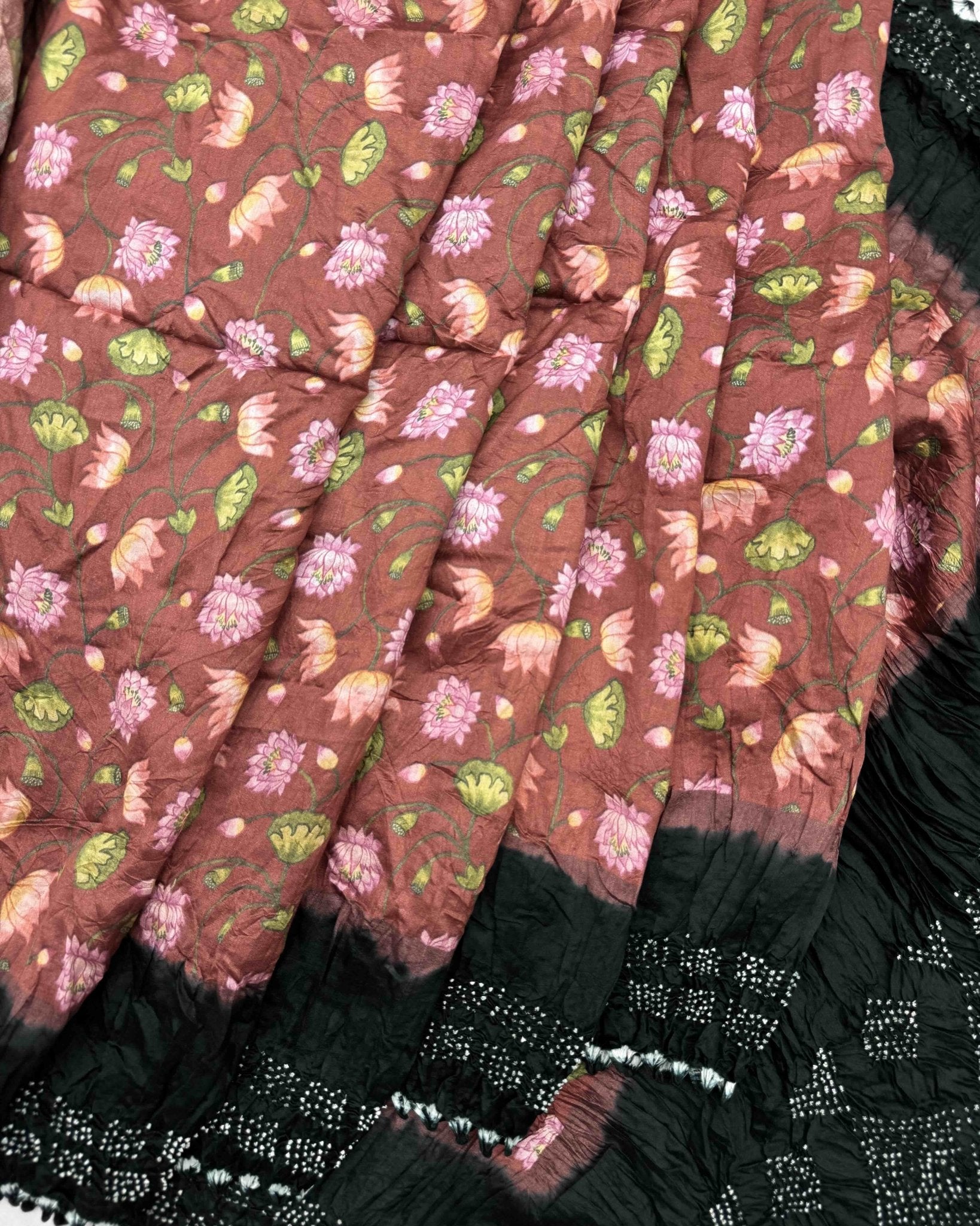 Dark Green & Redish Brown Flower Pichhwai Bandhani Saree - SindhoiPatolaArt