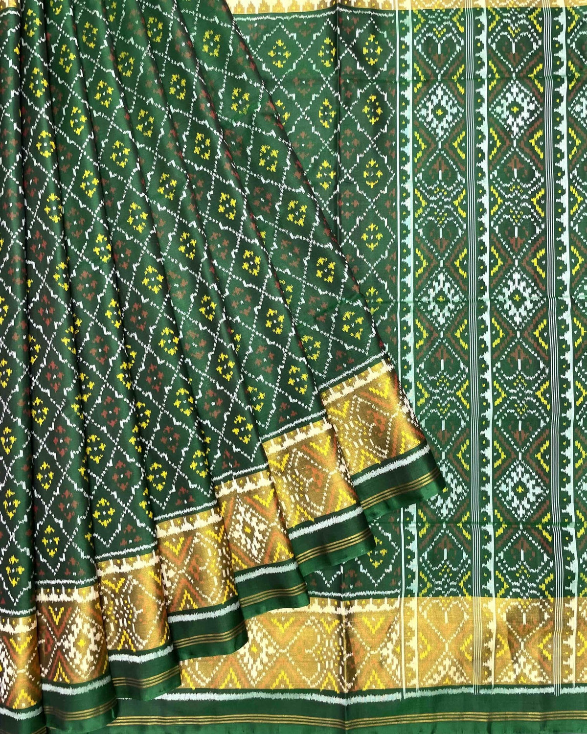 Green Buttonful Patola Saree - SindhoiPatolaArt