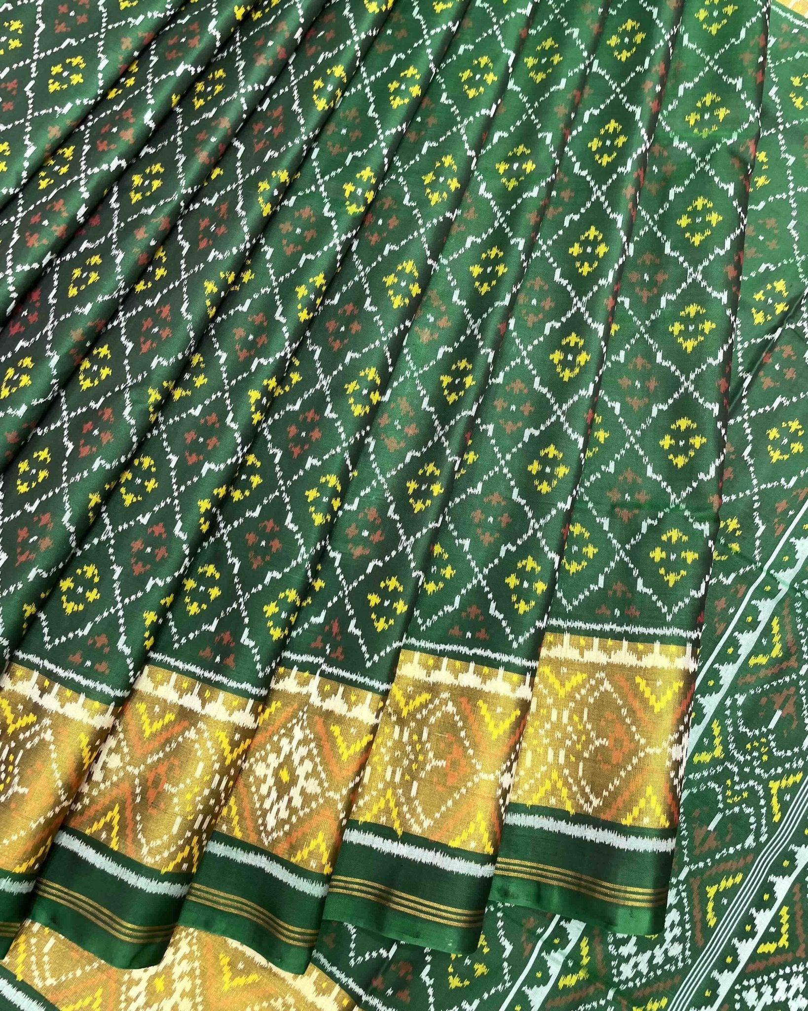 Green Buttonful Patola Saree - SindhoiPatolaArt