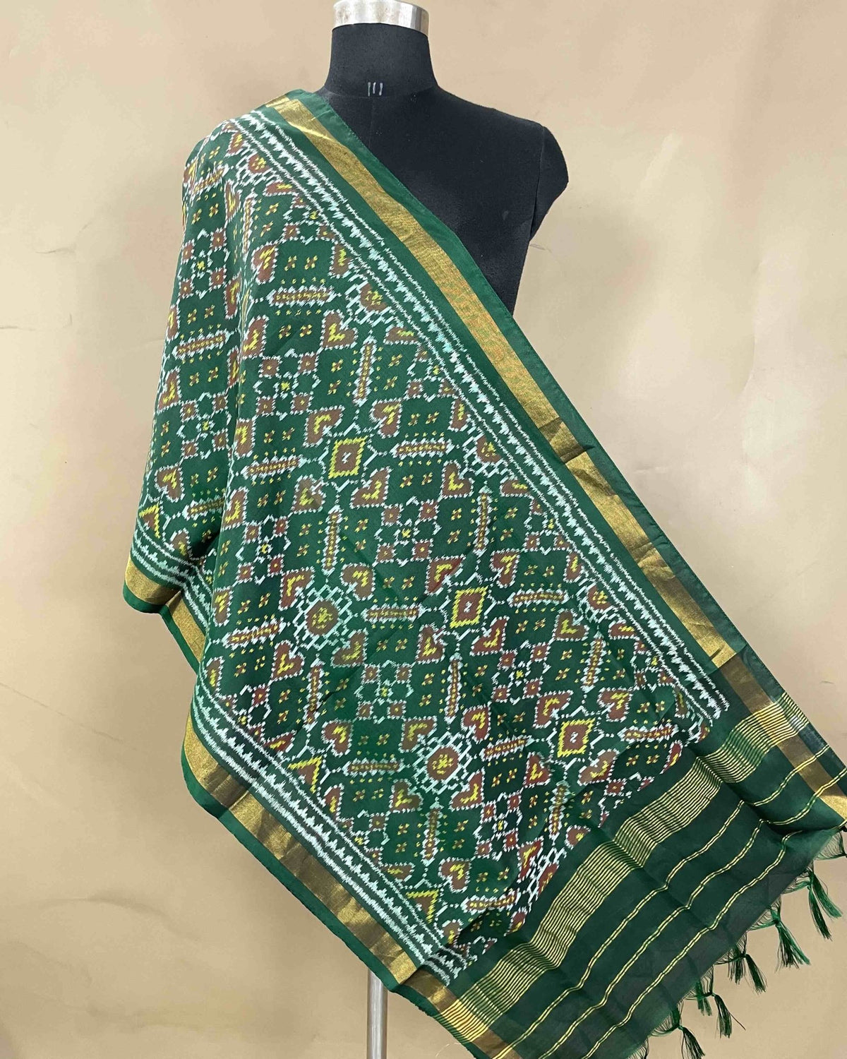 Green Manekchowk Patola Stole - SindhoiPatolaArt