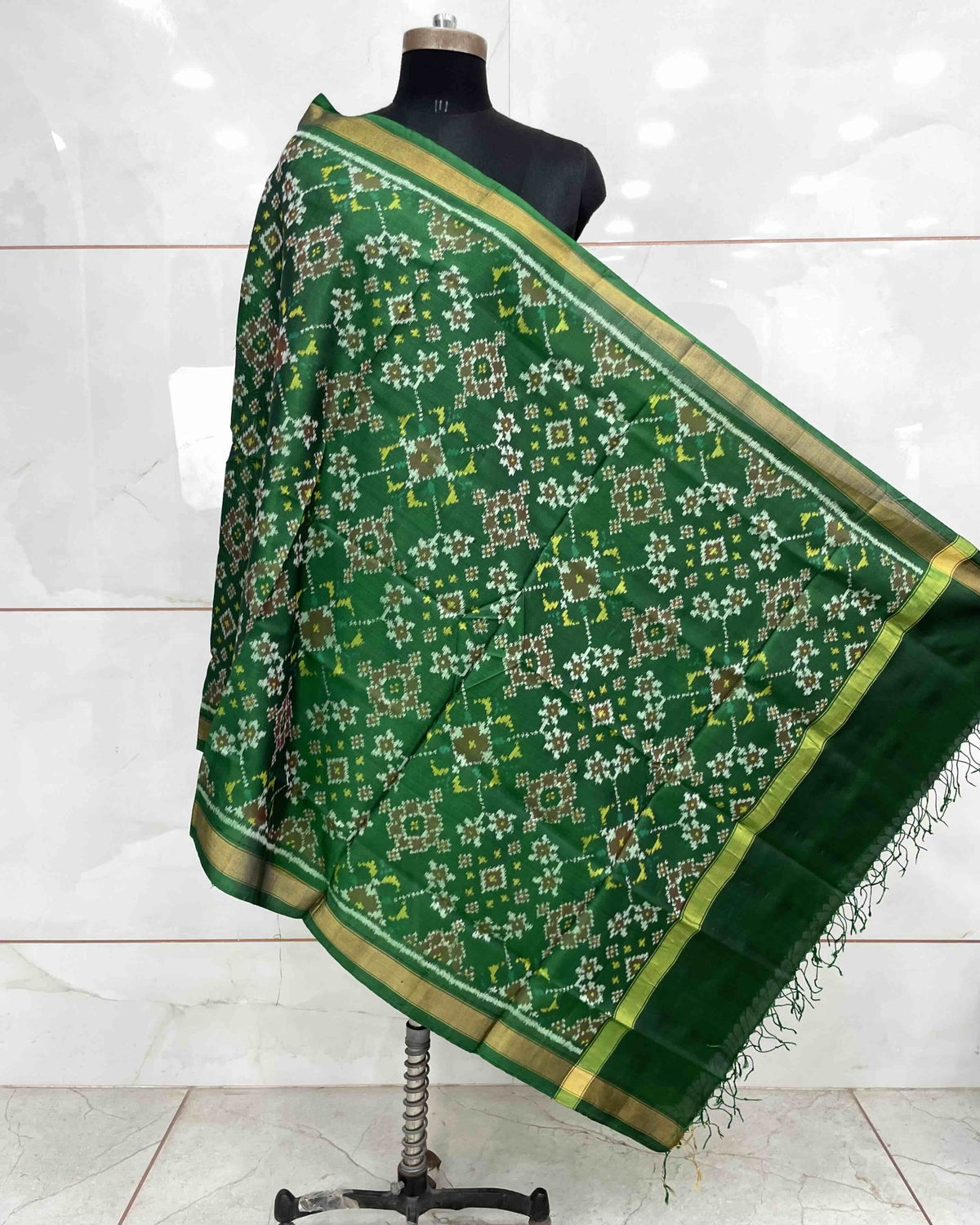 Green Navratan Patola Dupatta - SindhoiPatolaArt