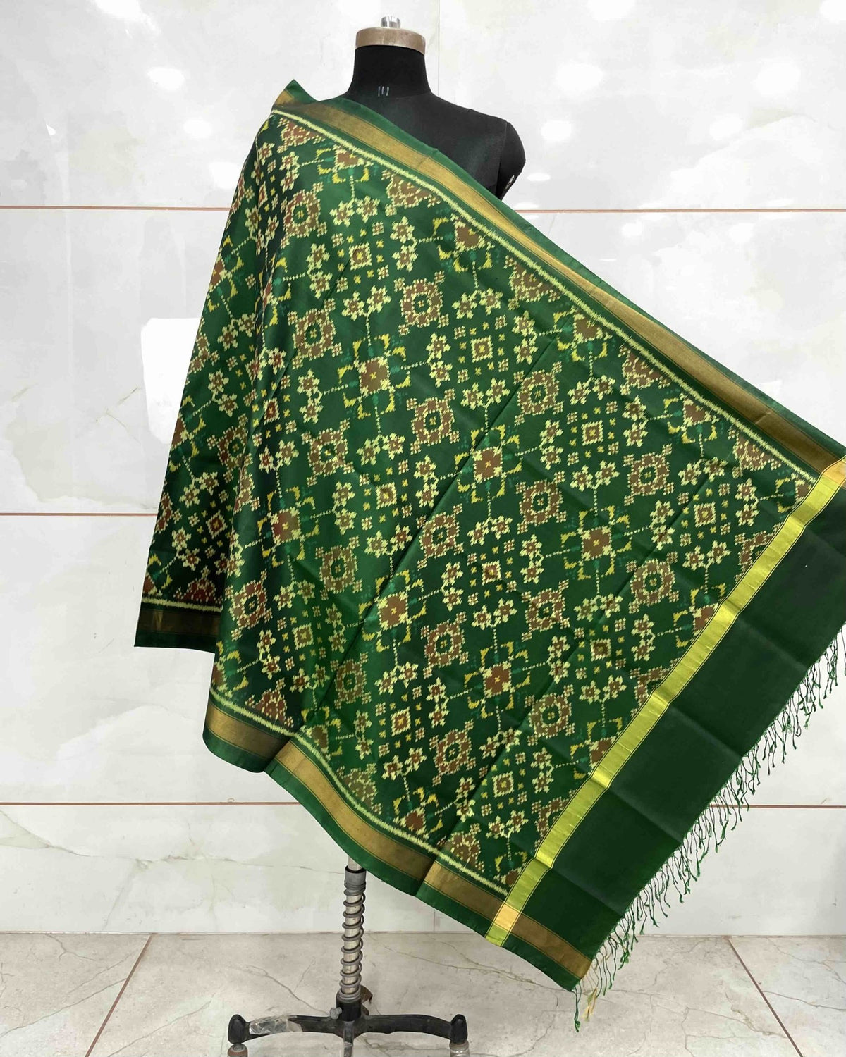 Green Navratan Patola Dupatta - SindhoiPatolaArt