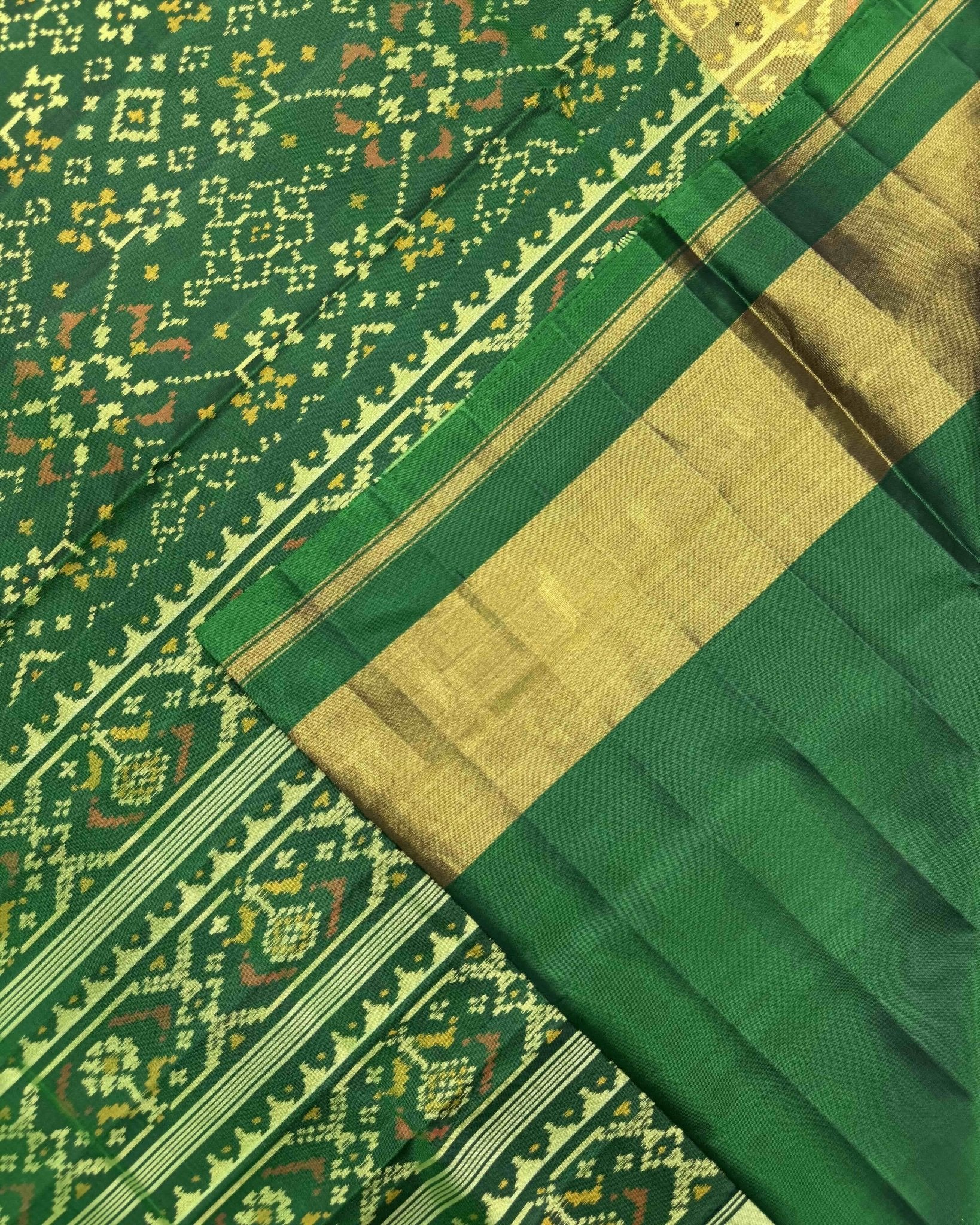 Green Navratan Patola Saree - SindhoiPatolaArt
