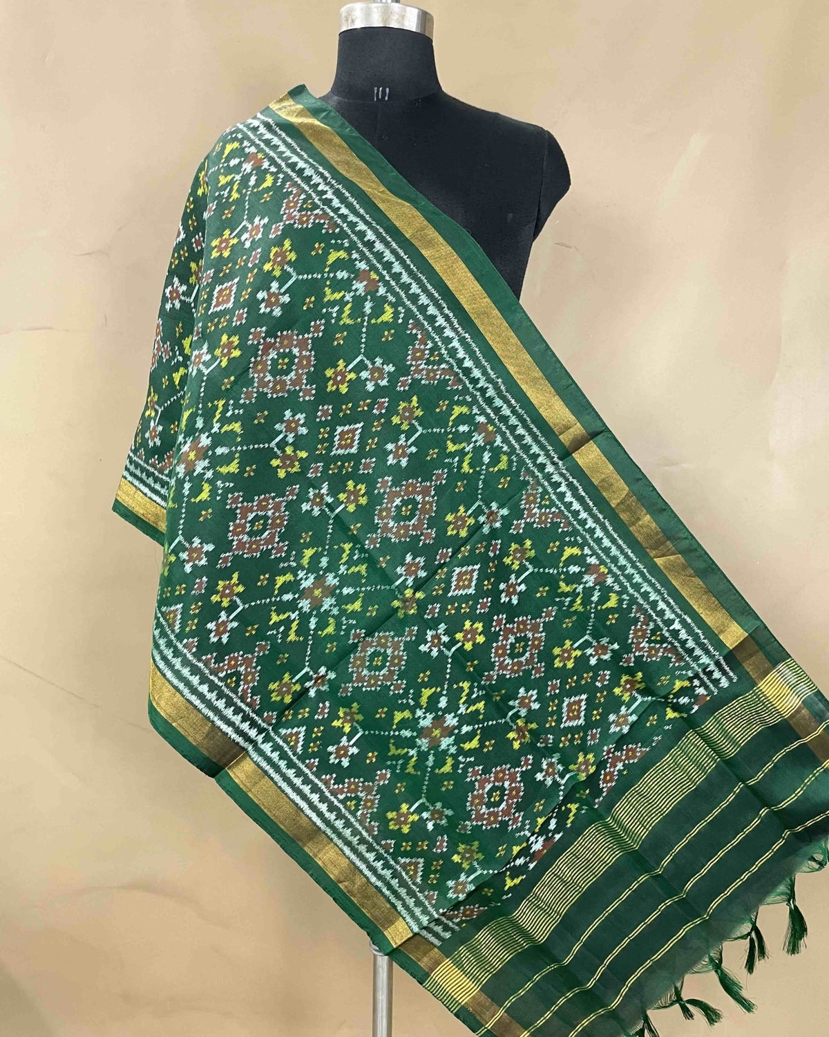 Green Navratan Patola Stole - SindhoiPatolaArt