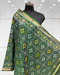 Green Panchanda Patola Dupatta - SindhoiPatolaArt