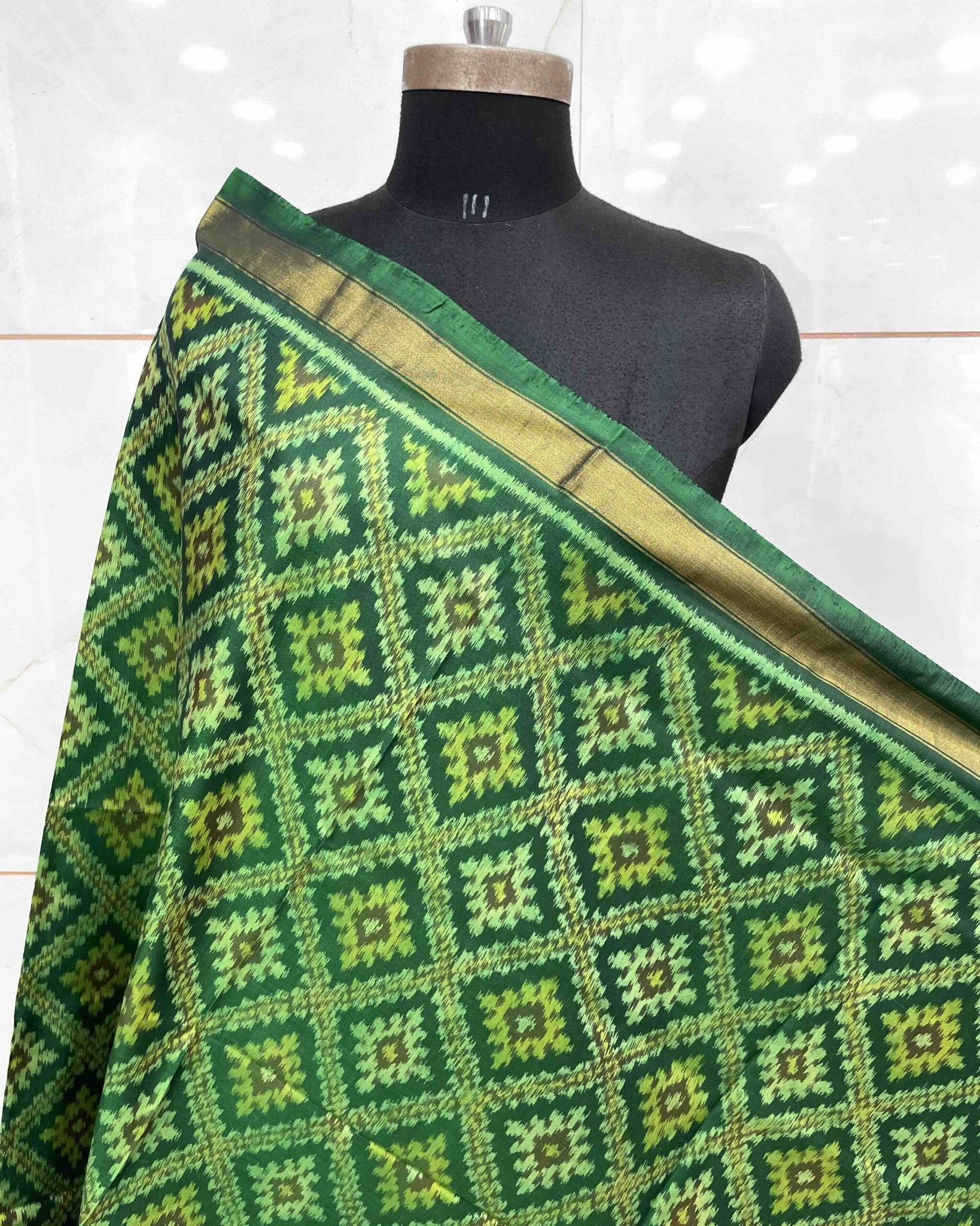 Green Panchanda Patola Dupatta - SindhoiPatolaArt