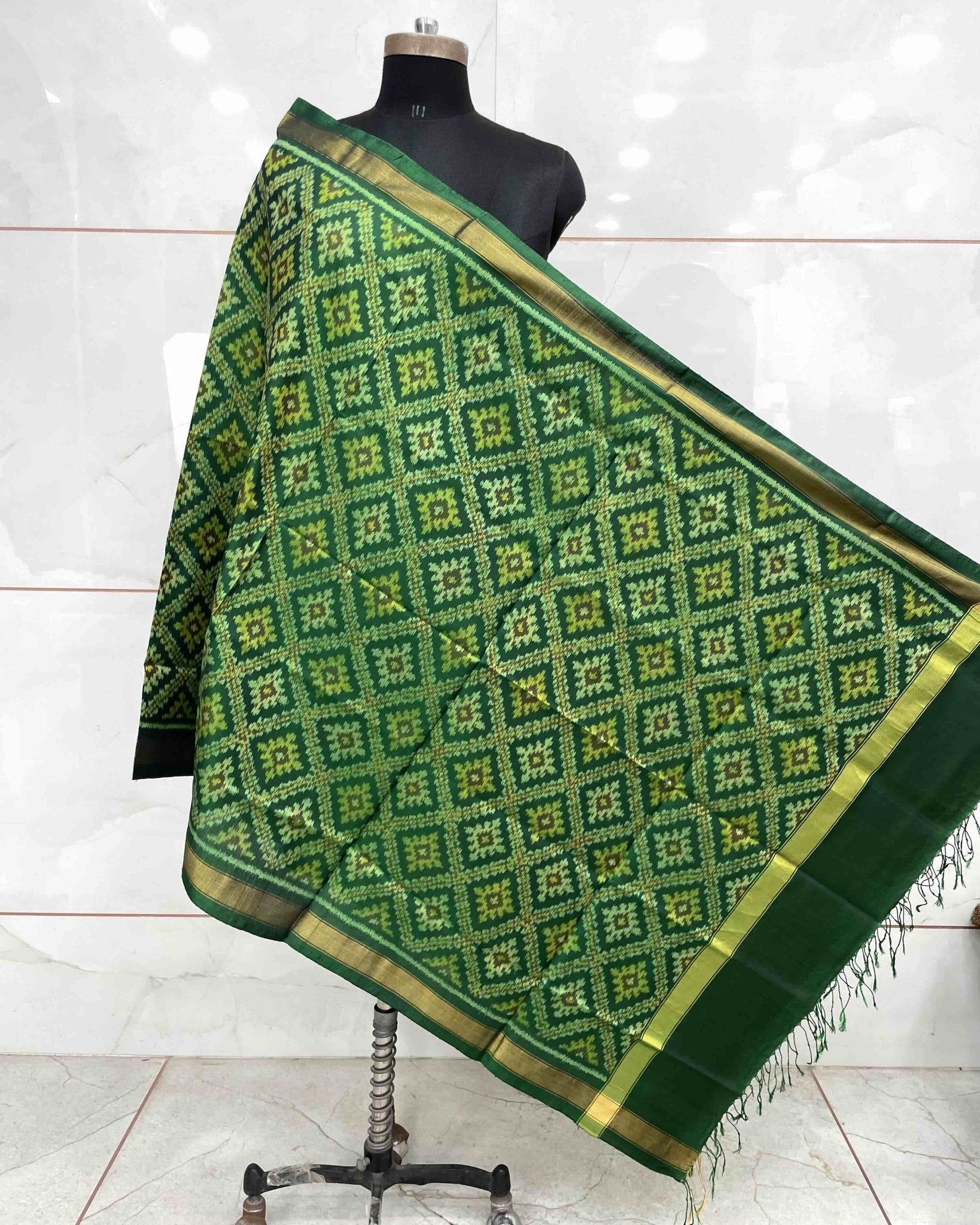 Green Panchanda Patola Dupatta - SindhoiPatolaArt