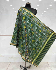 Green Panchanda Patola Dupatta - SindhoiPatolaArt