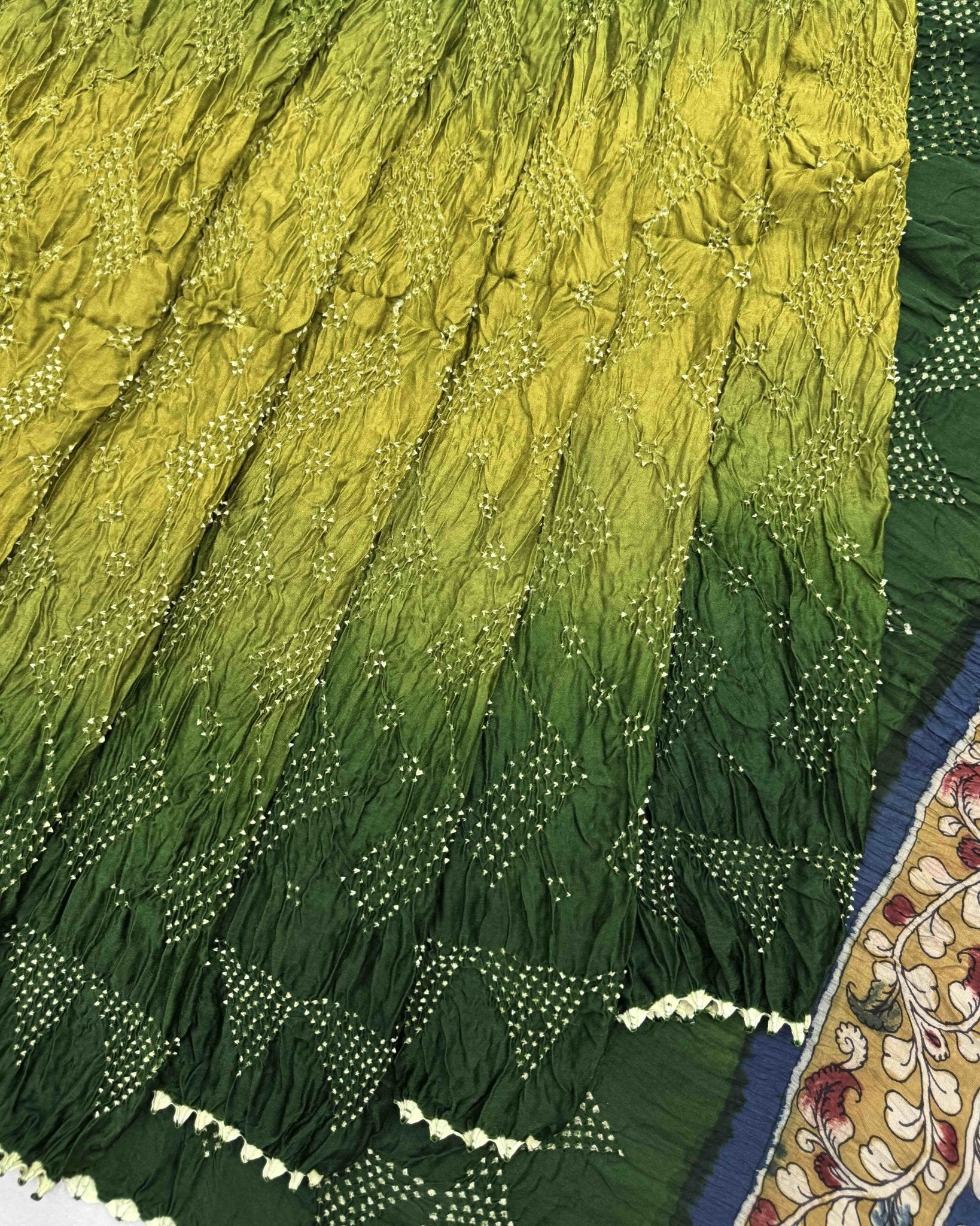 Green & Parrot Shaded Gajji Silk Pen Kamalkari Bandhani Saree - SindhoiPatolaArt