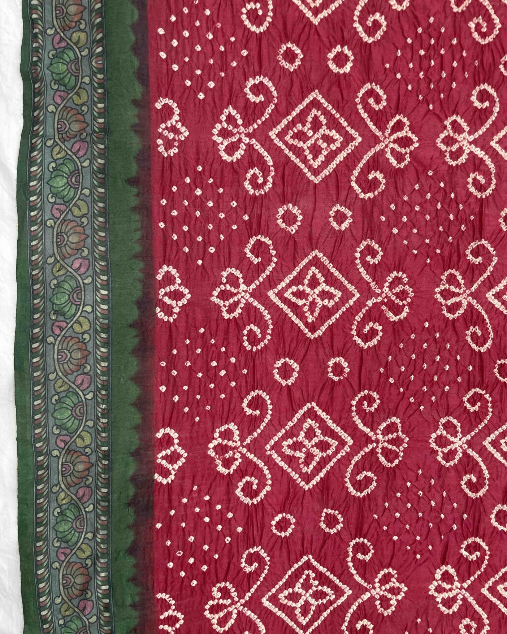 Green & Red Kalamkari Bandhani Dupatta - SindhoiPatolaArt