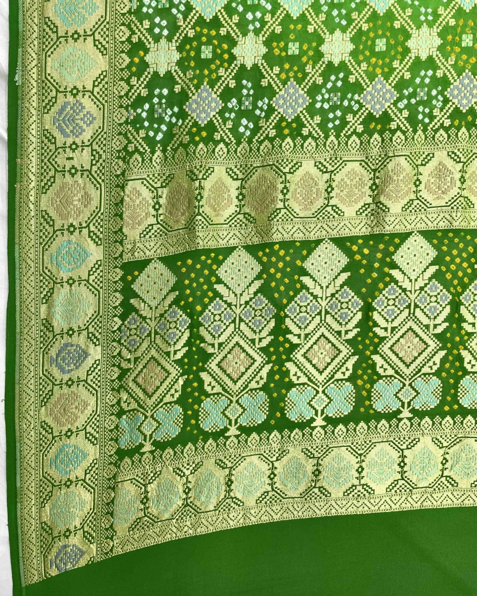 Green Shaded Meenakari Bandhani Dupatta - SindhoiPatolaArt