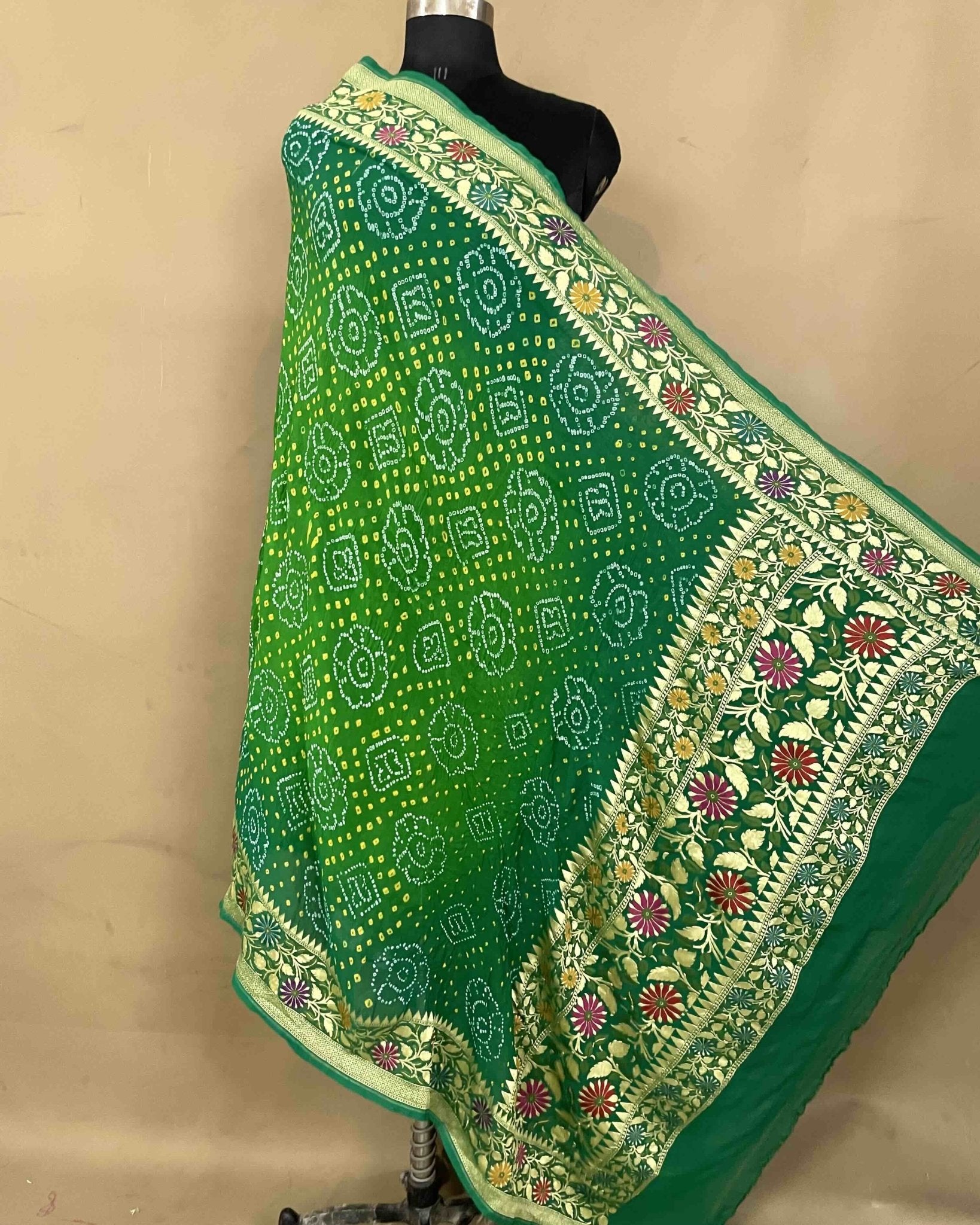 Green Shaded Meenakari Bandhani Dupatta - SindhoiPatolaArt