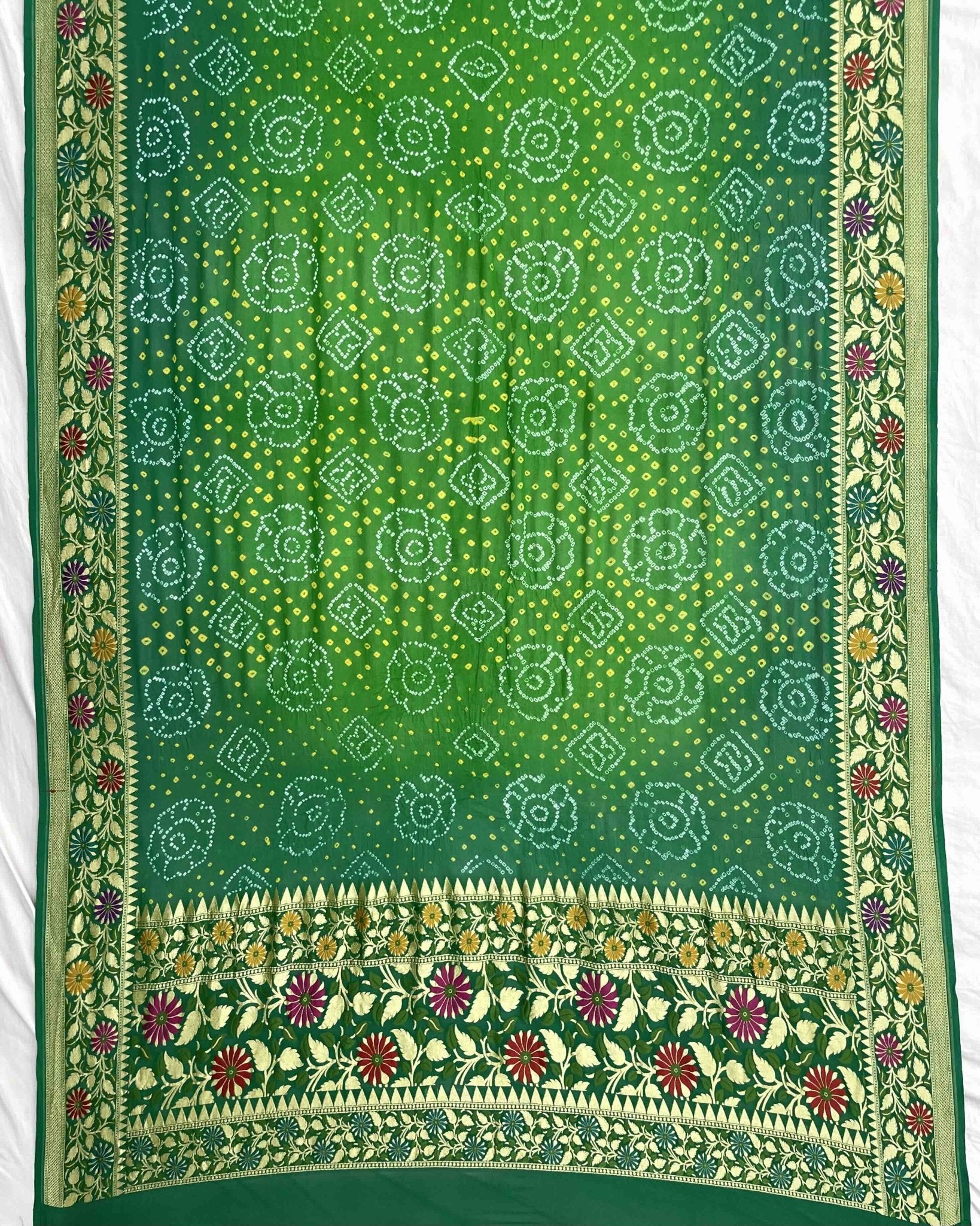 Green Shaded Meenakari Bandhani Dupatta - SindhoiPatolaArt