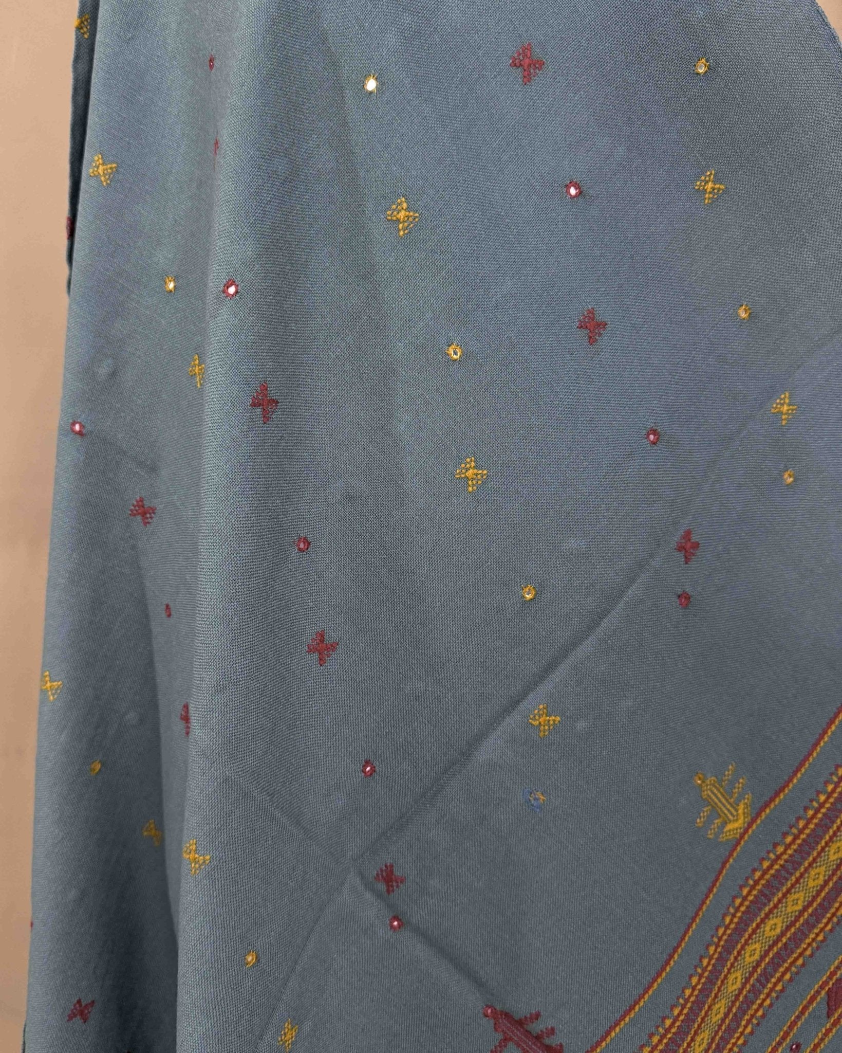 Grey Zad Butti Mirror Kutchi Woolen Shawl - SindhoiPatolaArt