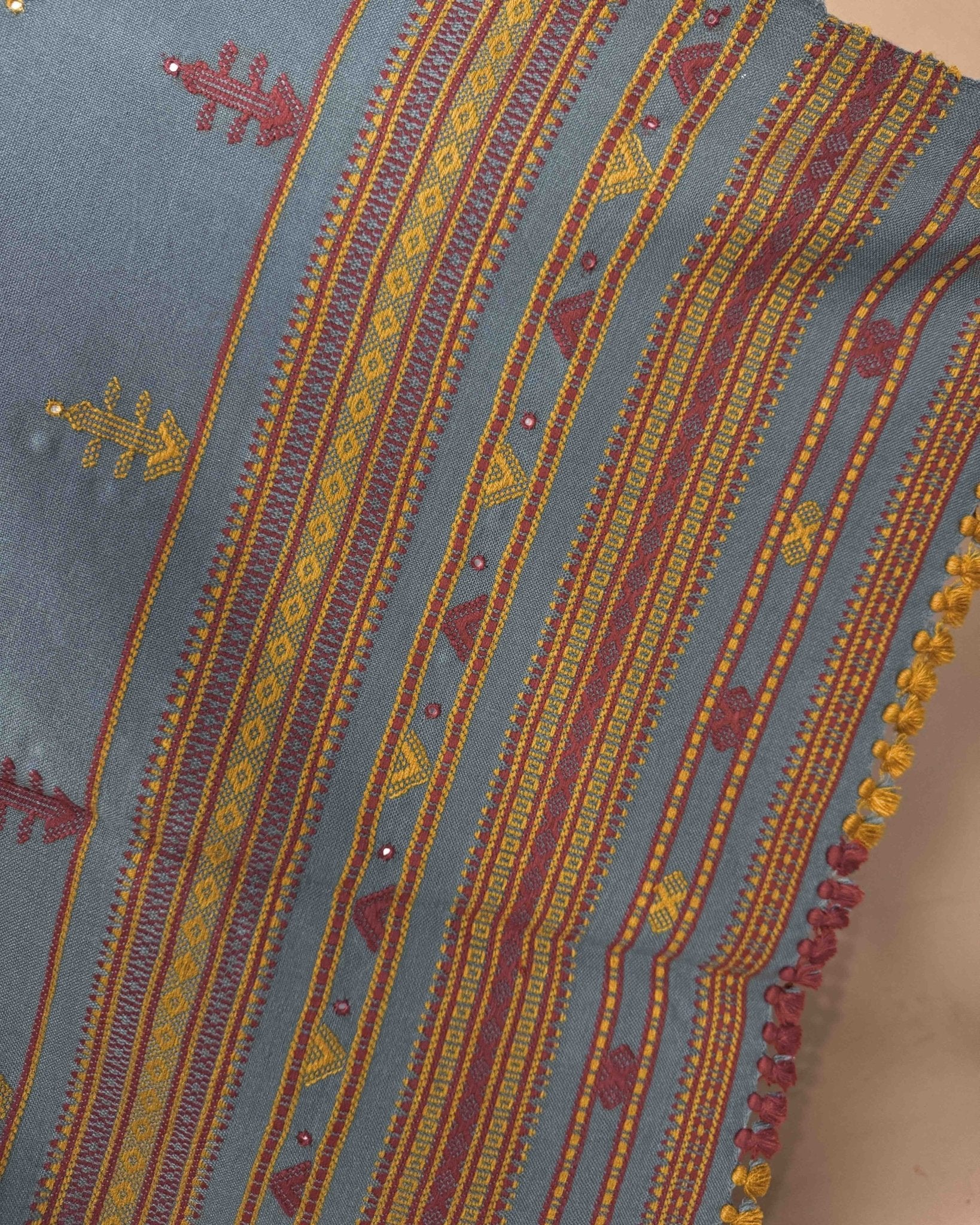 Grey Zad Butti Mirror Kutchi Woolen Shawl - SindhoiPatolaArt